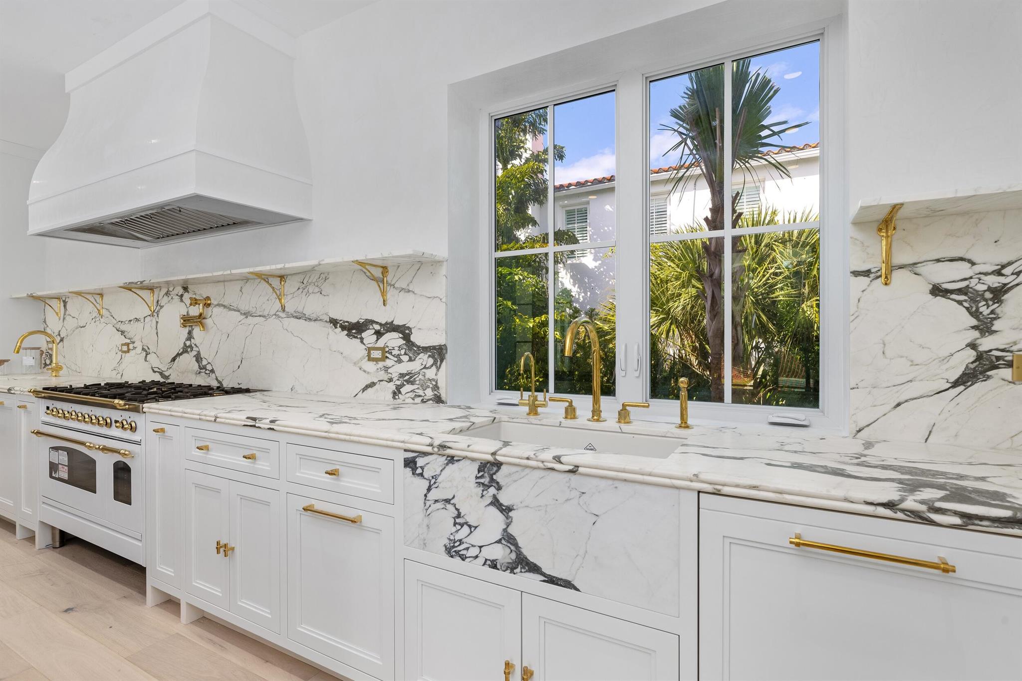 1246 N Lake Way Palm Beach, FL 33480