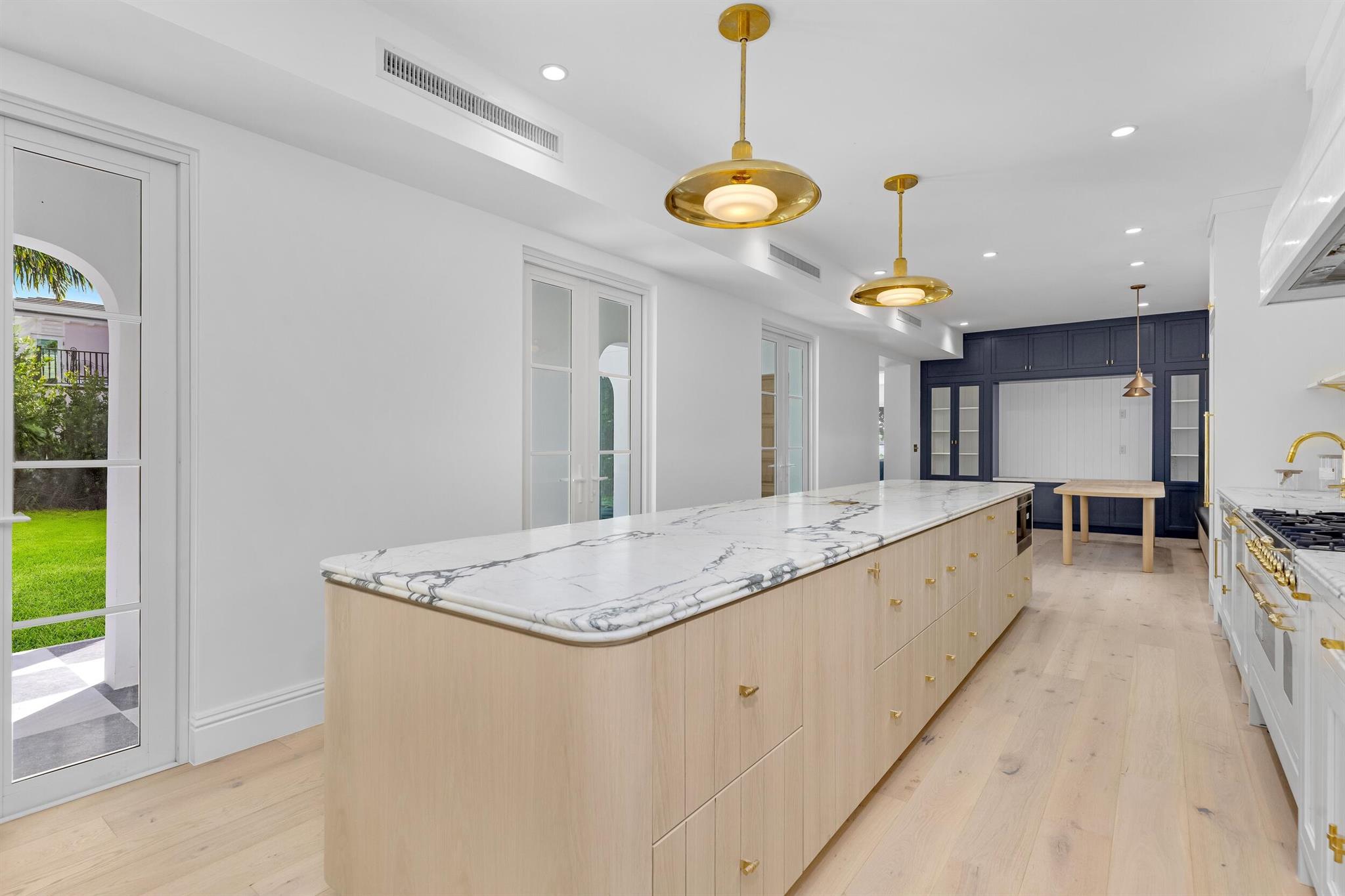 1246 N Lake Way Palm Beach, FL 33480