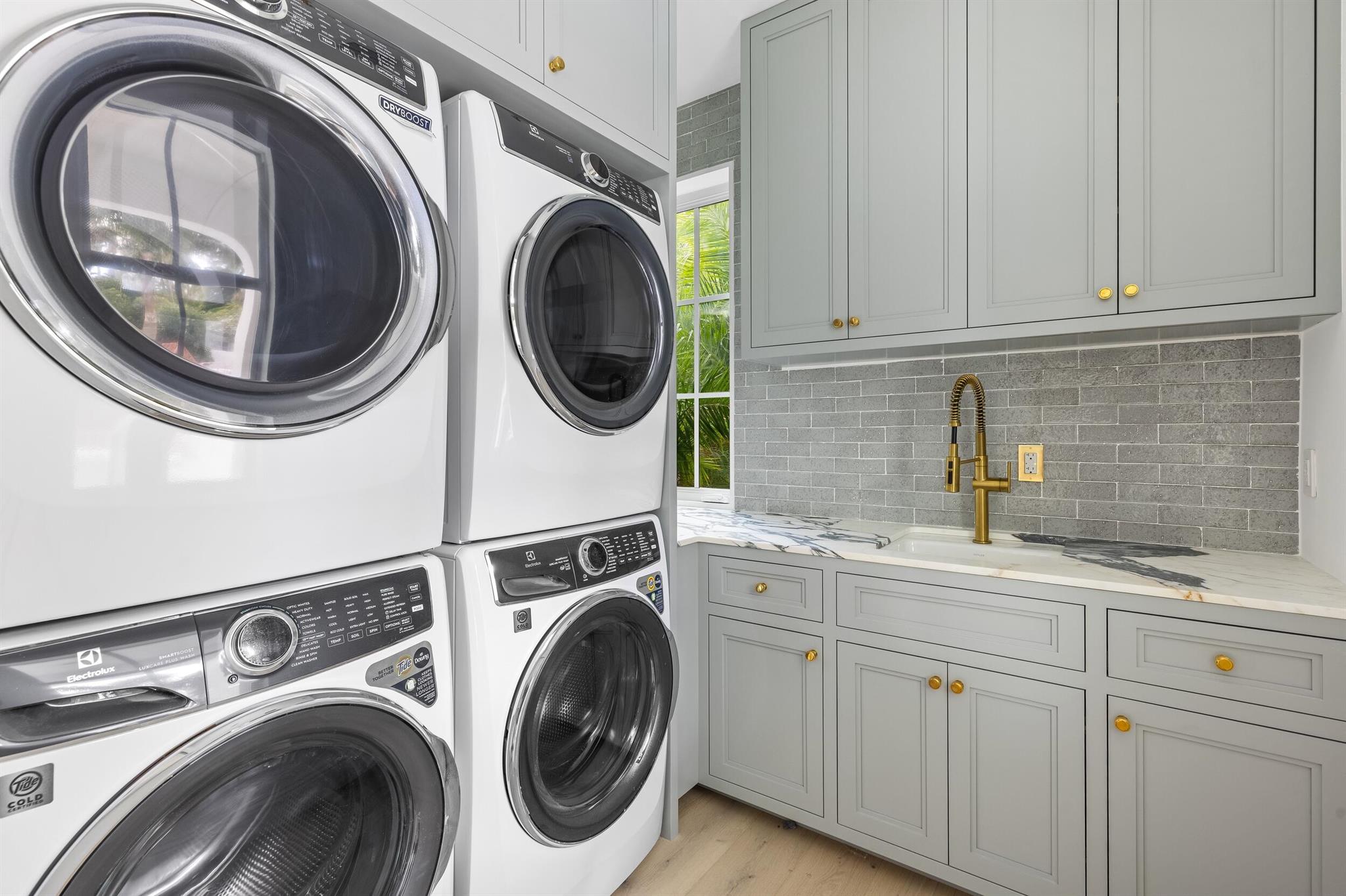 1246 N Lake Way Palm Beach, FL 33480