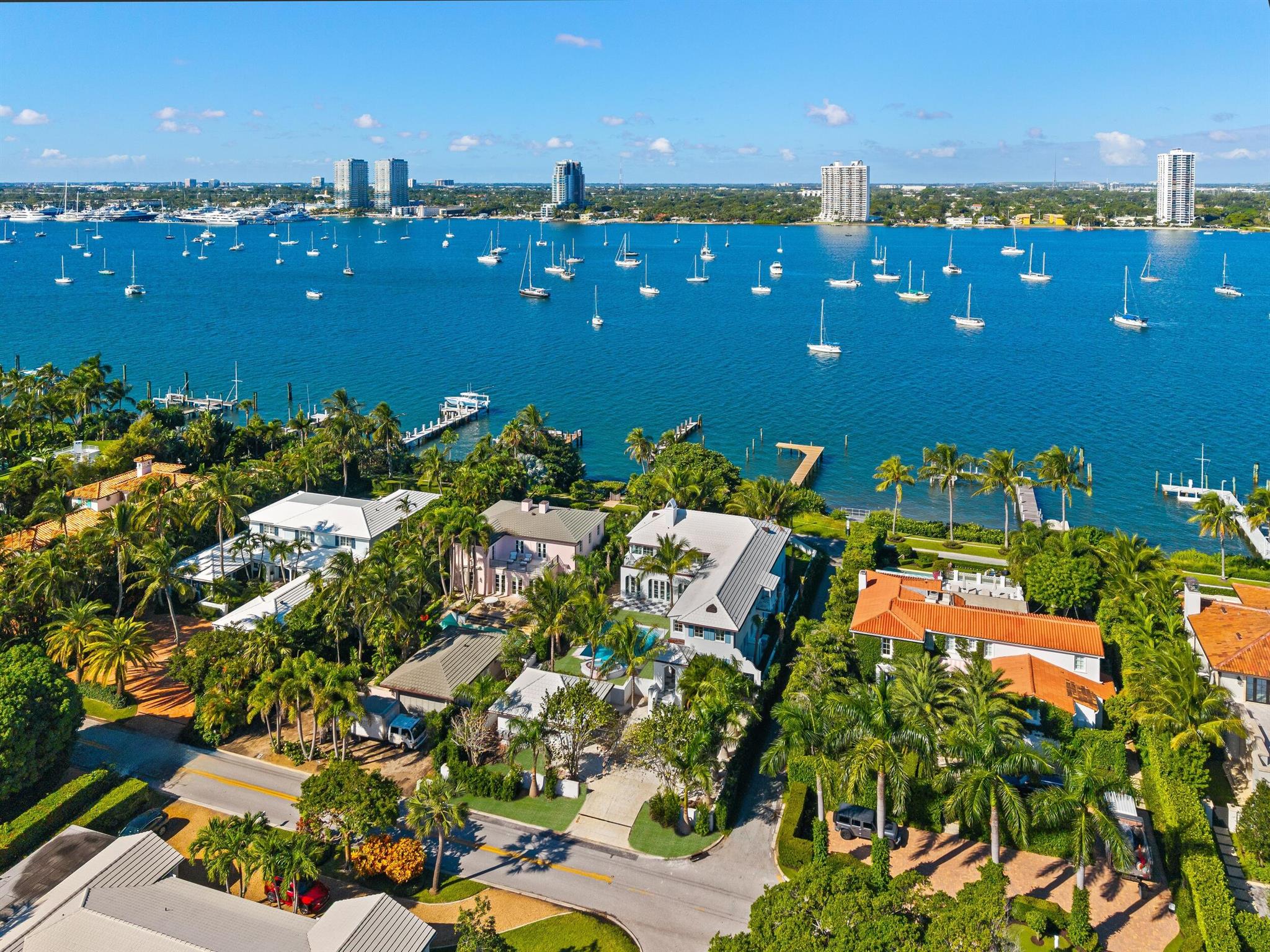 1246 N Lake Way Palm Beach, FL 33480