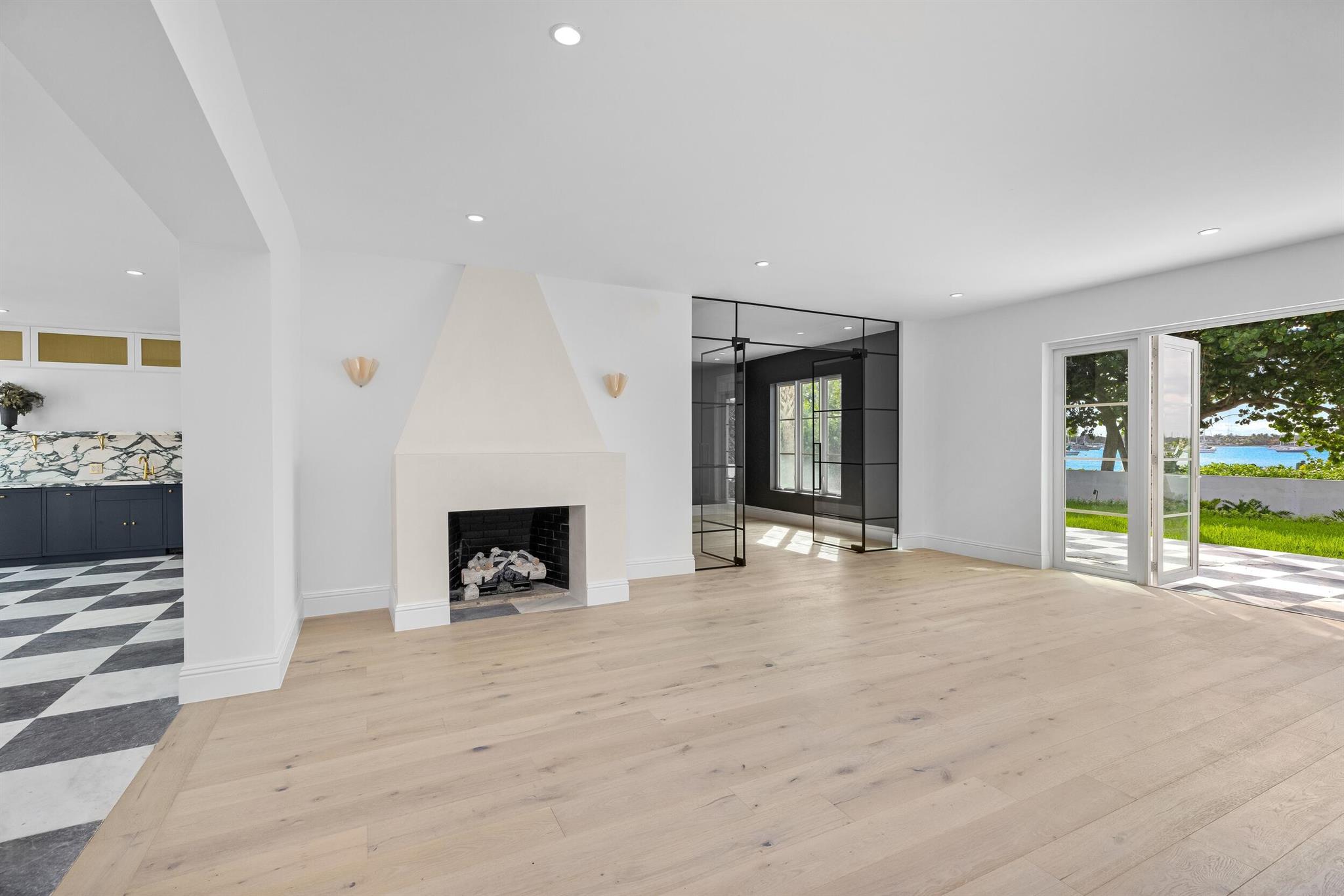 1246 N Lake Way Palm Beach, FL 33480