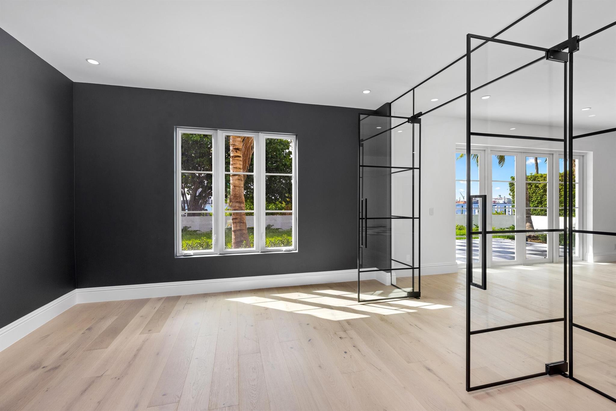 1246 N Lake Way Palm Beach, FL 33480