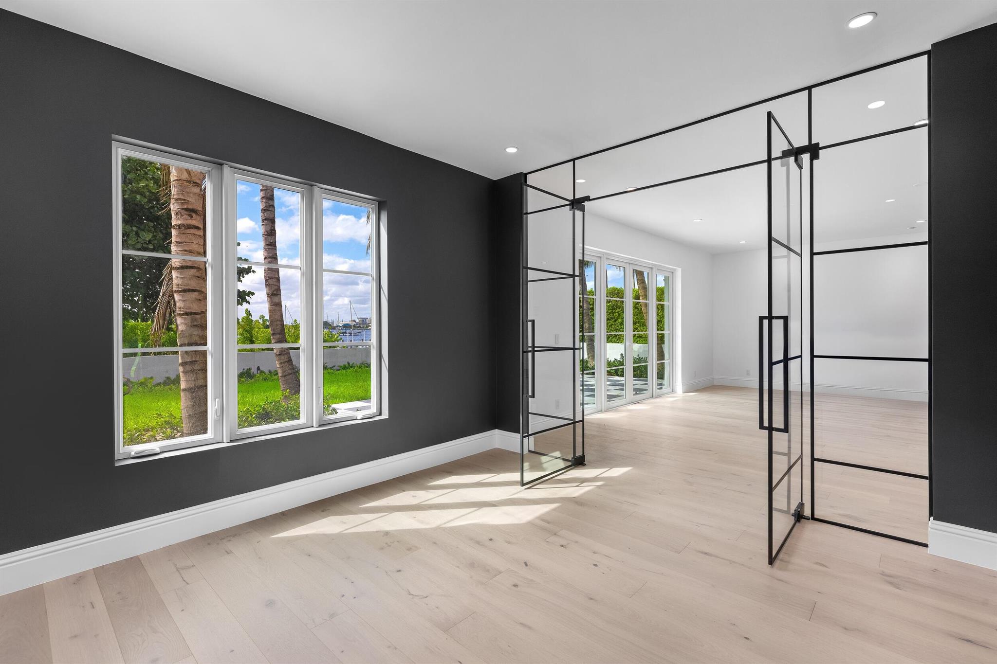 1246 N Lake Way Palm Beach, FL 33480