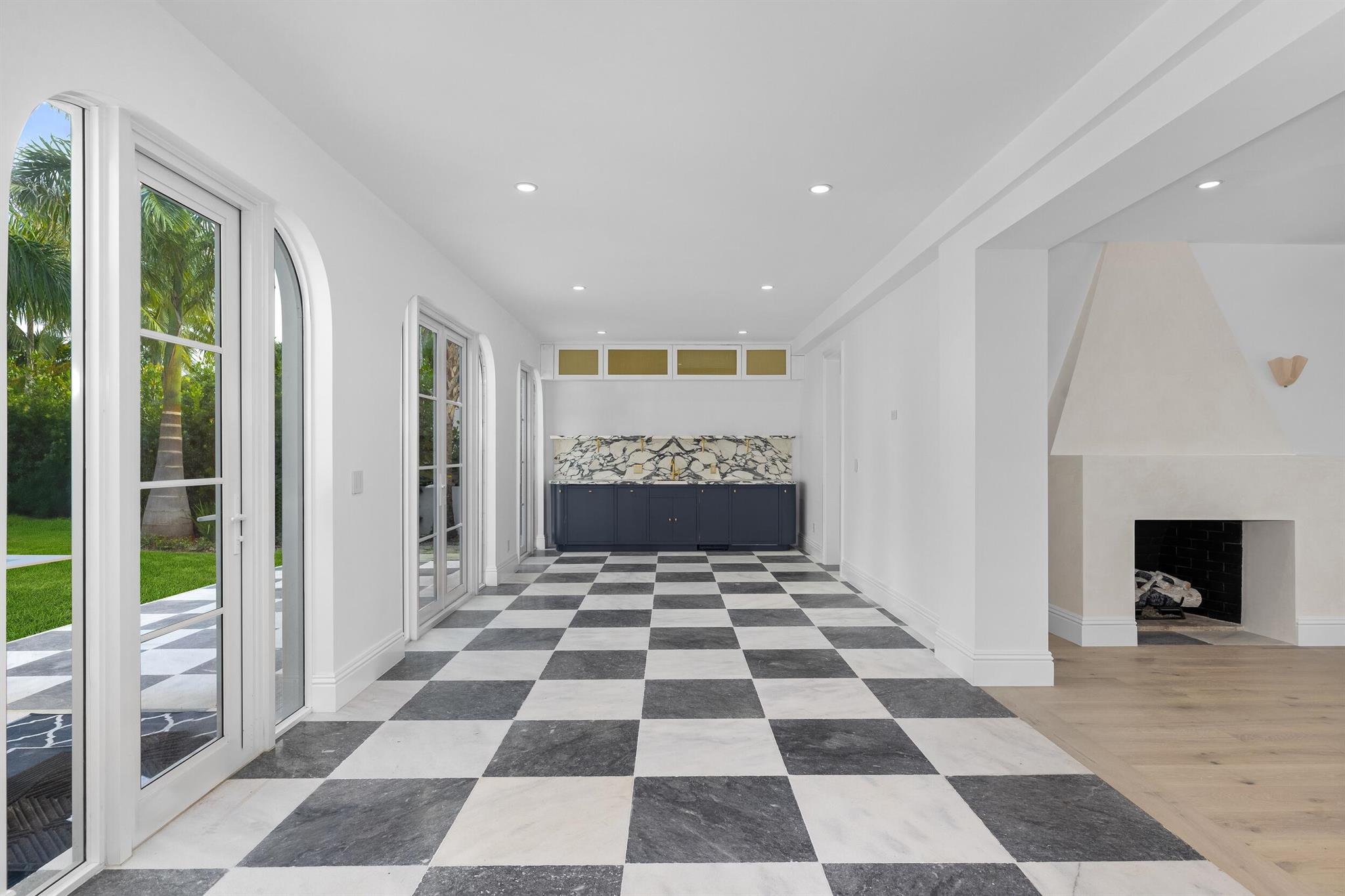 1246 N Lake Way Palm Beach, FL 33480