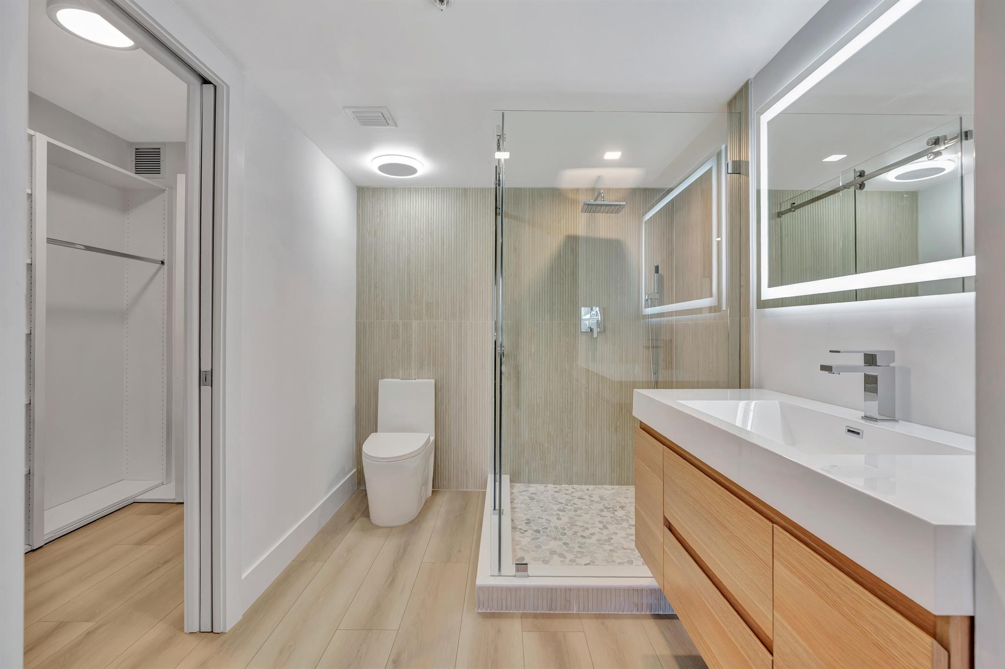 501 Seafarer Cir #204 Jupiter, FL 33477