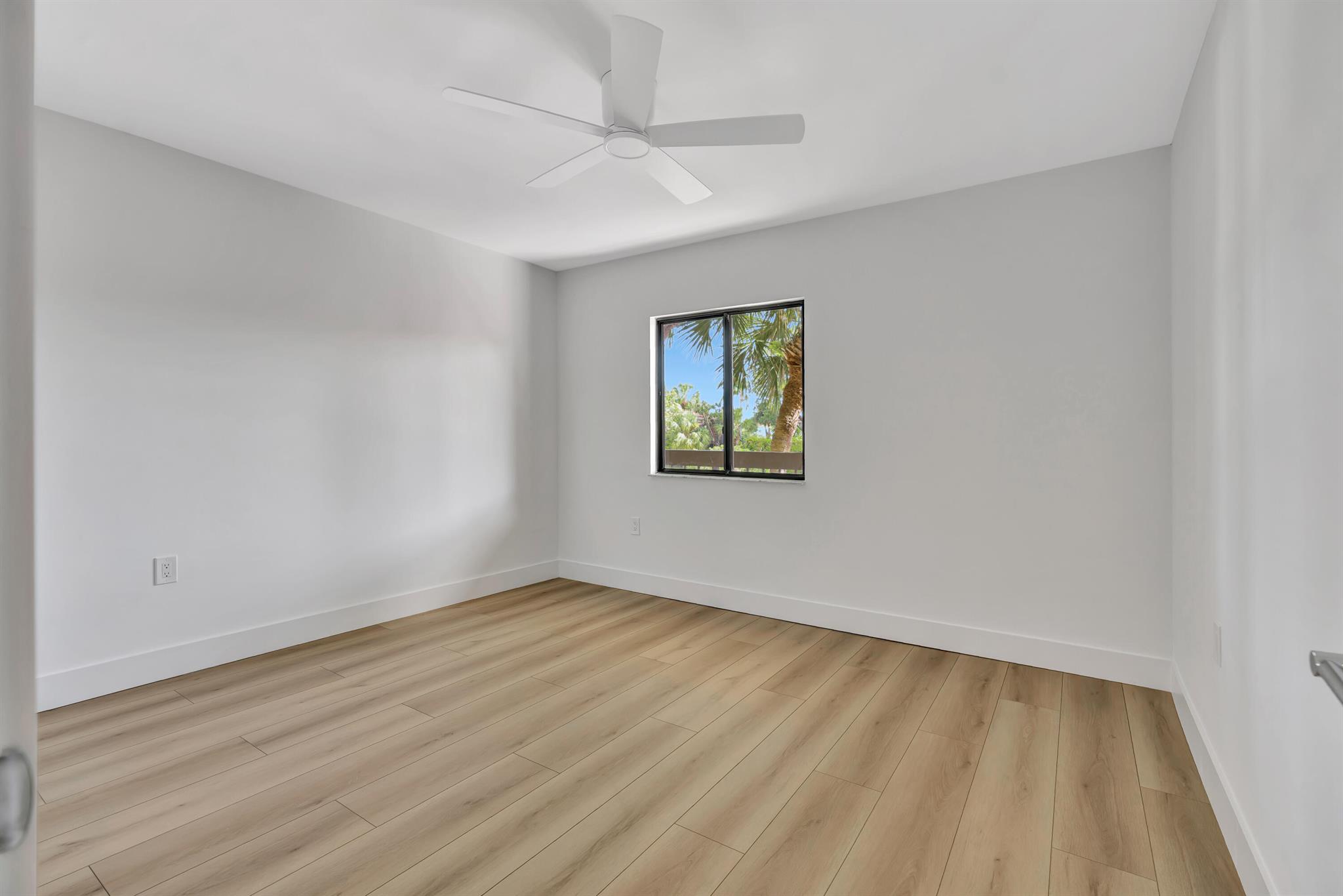 501 Seafarer Cir #204 Jupiter, FL 33477