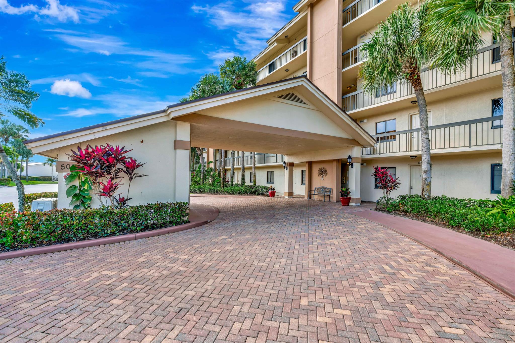 501 Seafarer Cir #204 Jupiter, FL 33477