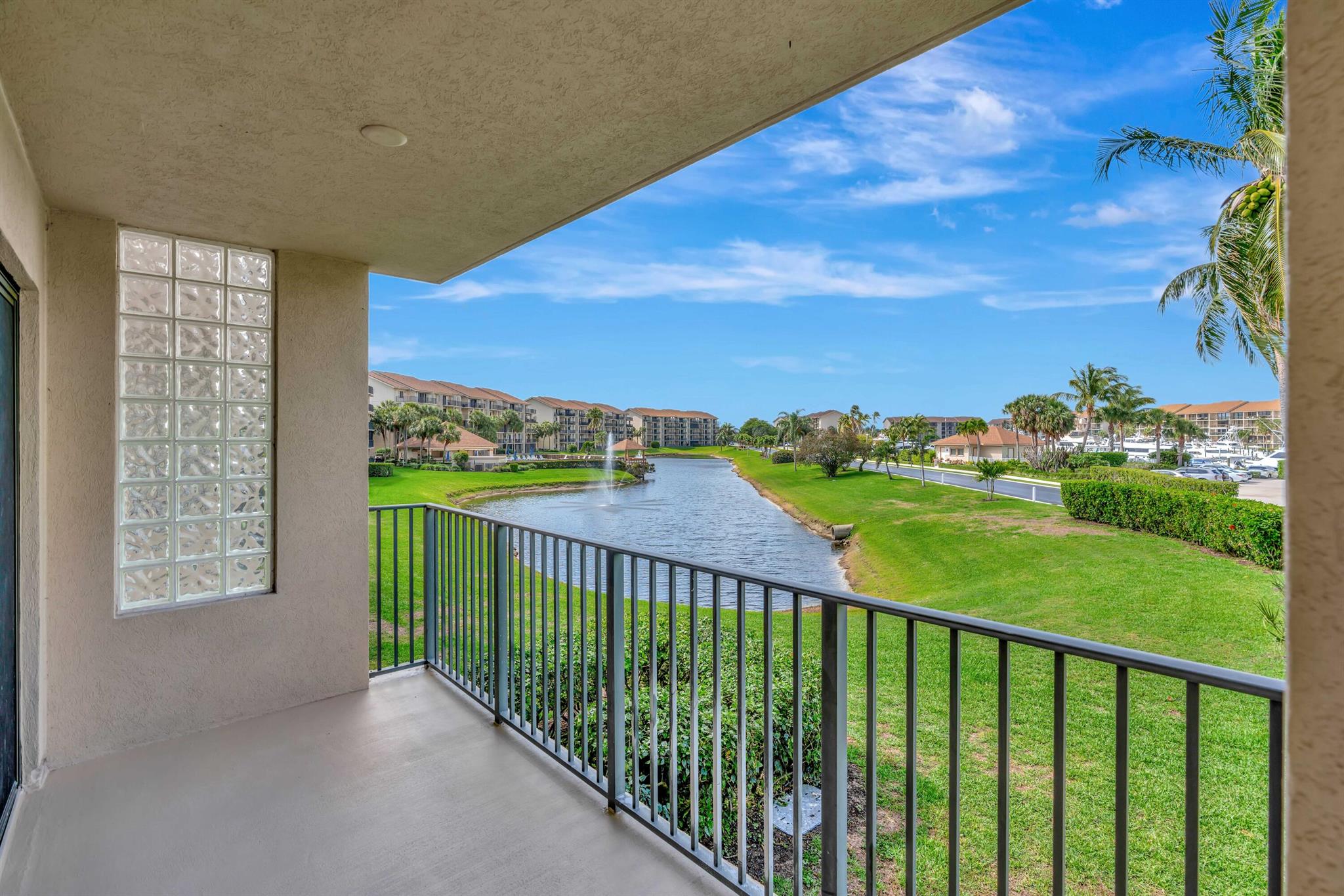 501 Seafarer Cir #204 Jupiter, FL 33477