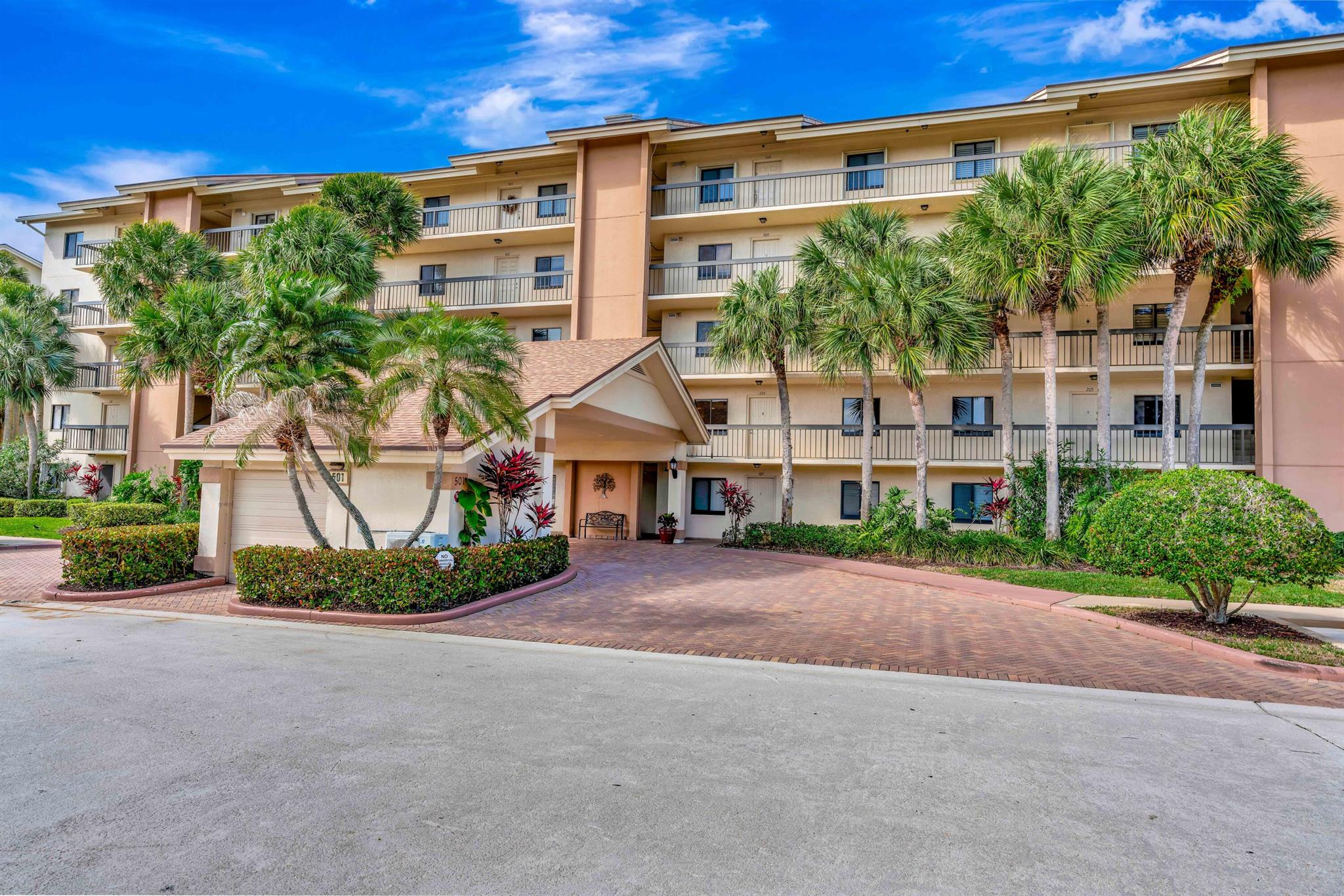 501 Seafarer Cir #204 Jupiter, FL 33477