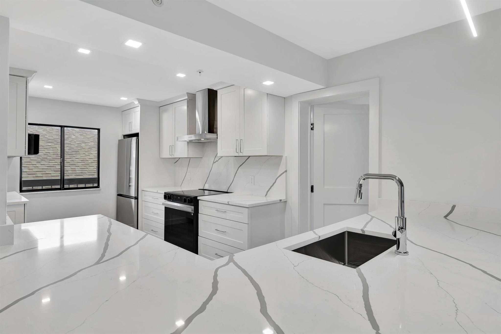 501 Seafarer Cir #204 Jupiter, FL 33477