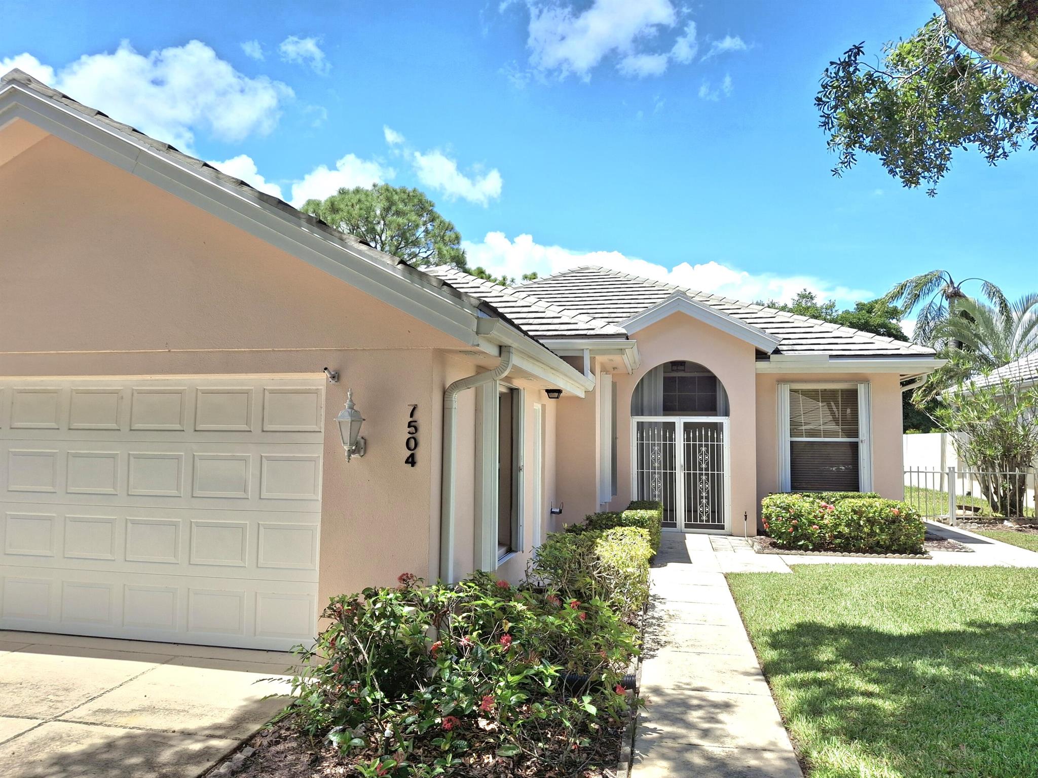 7504 SE Marsh Fern Ln