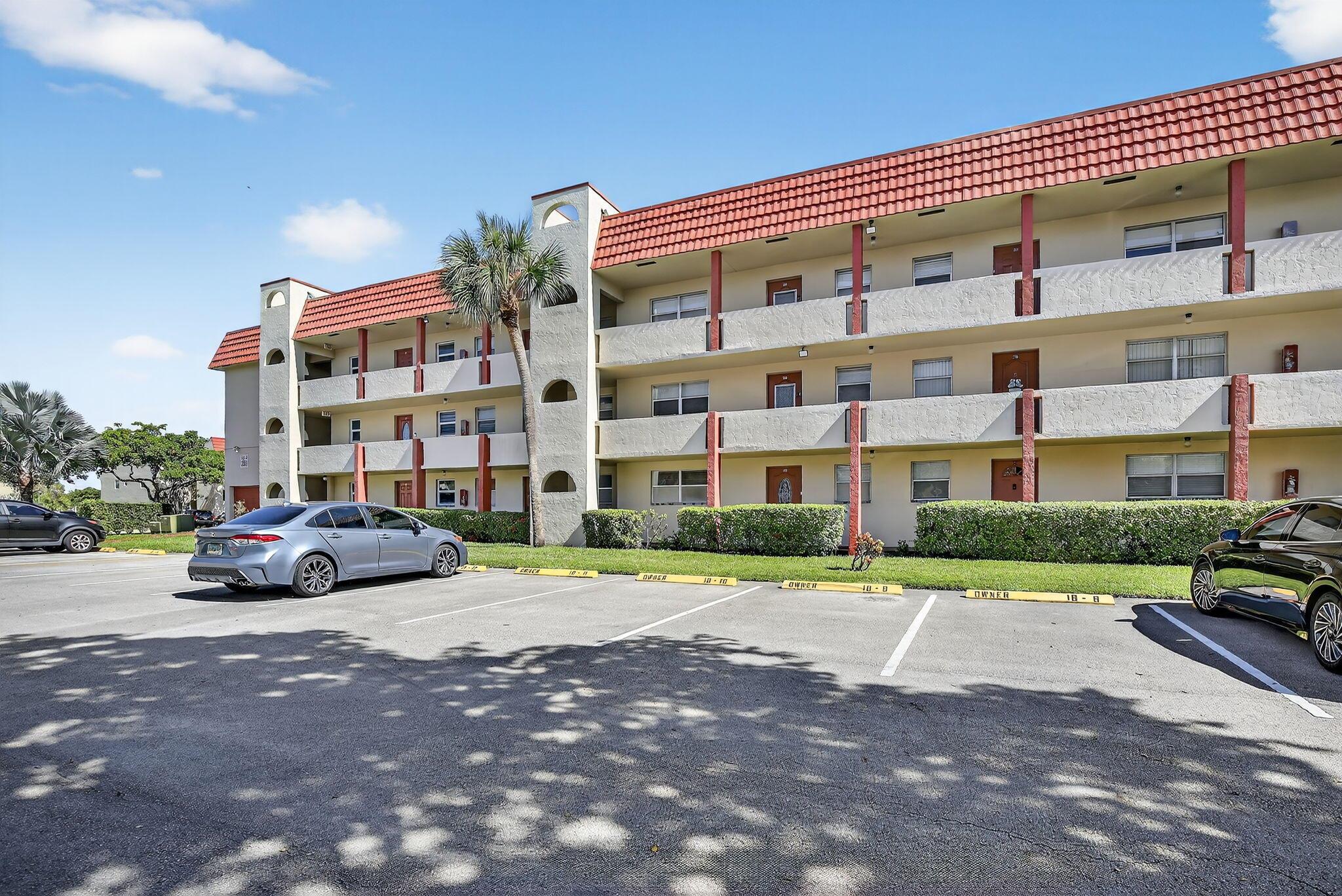 2951 Sunrise Lks Dr #107