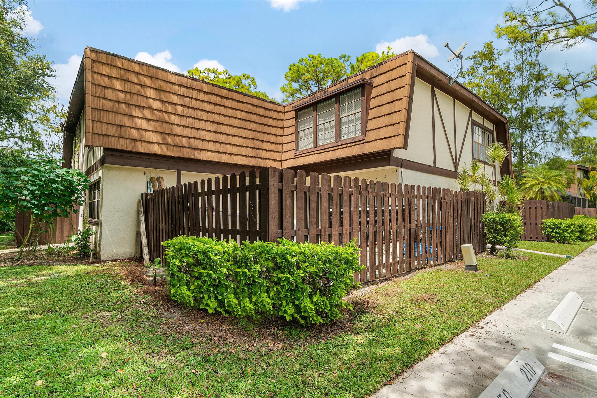 134 Weybridge Cir #B