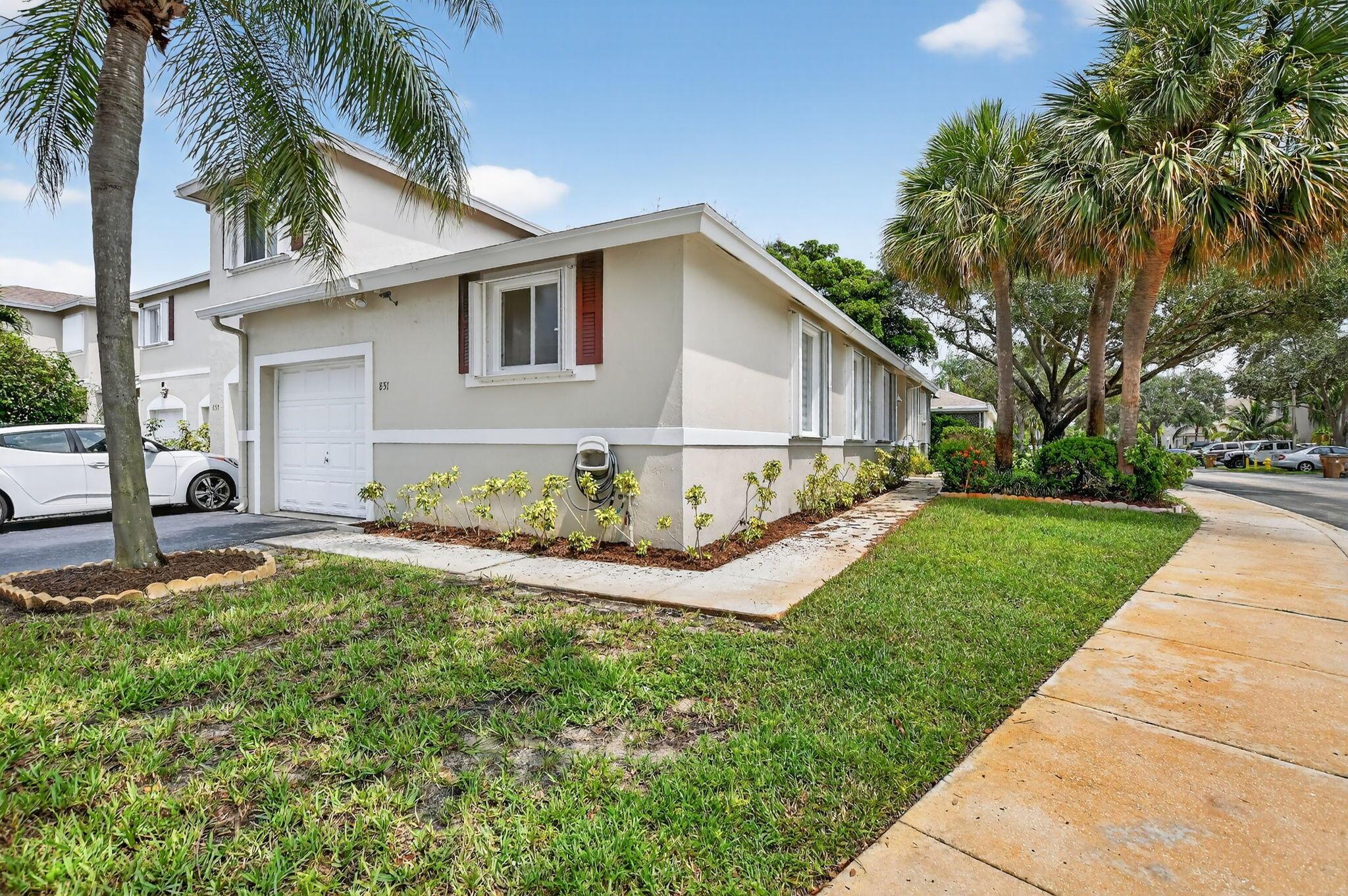 851 NW 42nd Pl #851