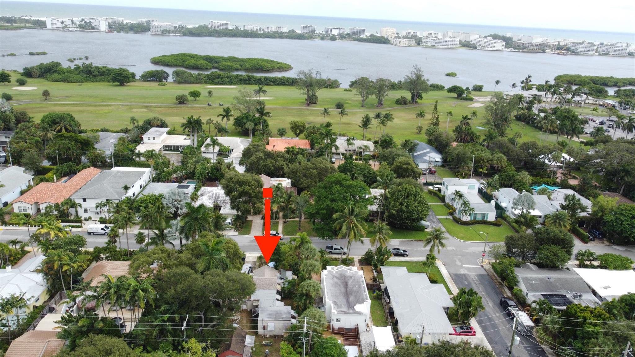 809 N Lakeside Dr