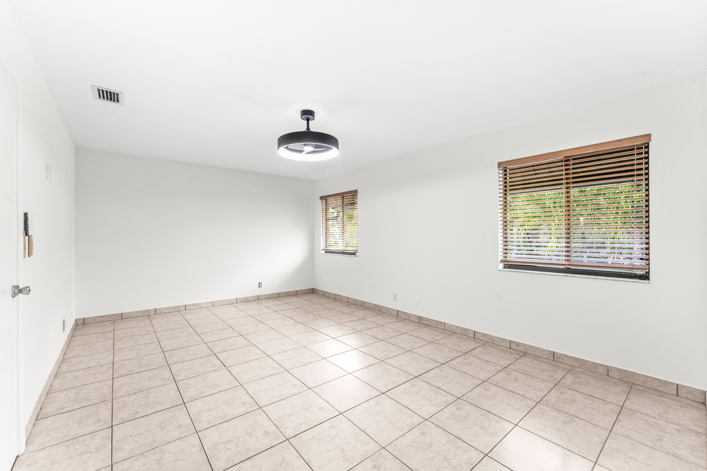 1075 Raintree Ln Palm Beach Gardens, FL 33410