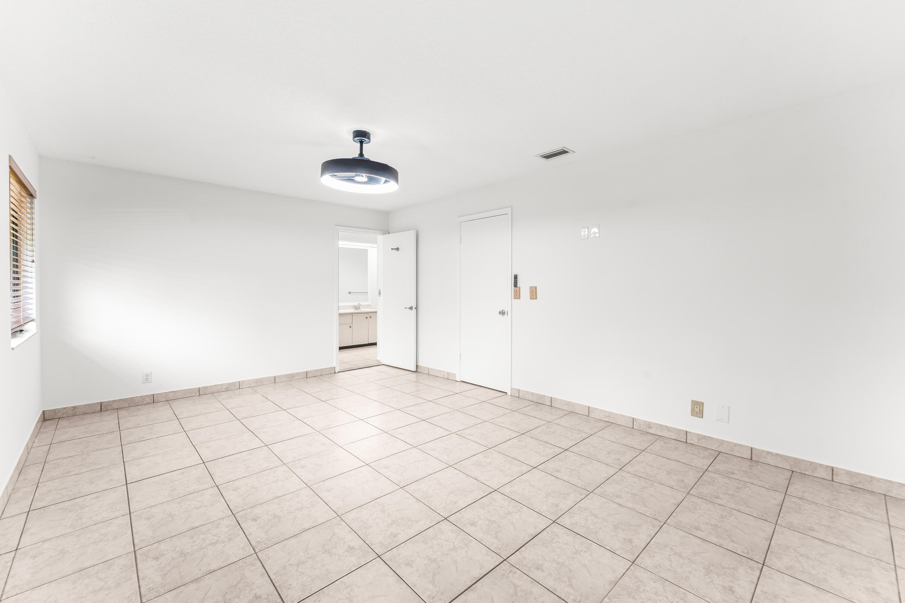 1075 Raintree Ln Palm Beach Gardens, FL 33410