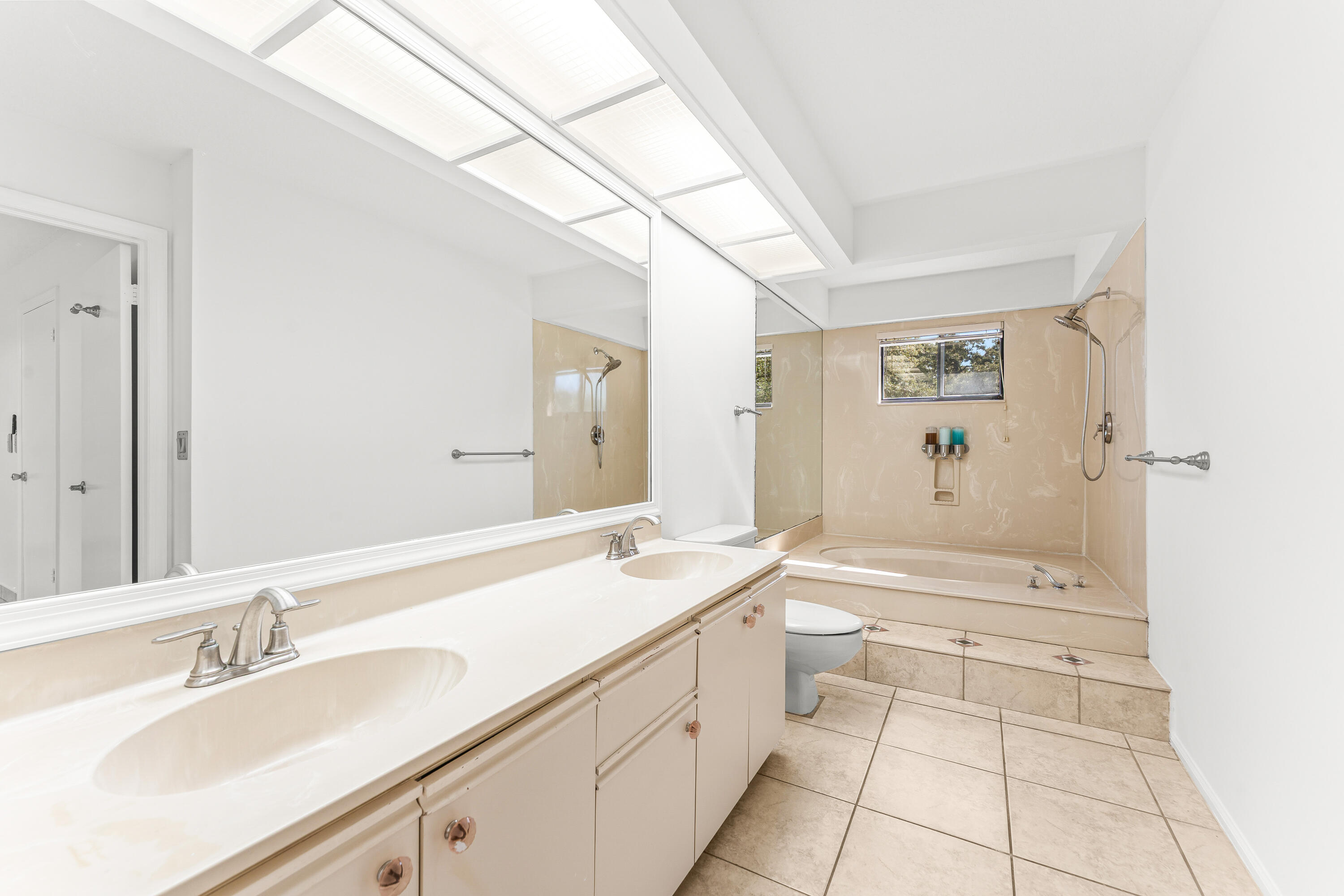 1075 Raintree Ln Palm Beach Gardens, FL 33410