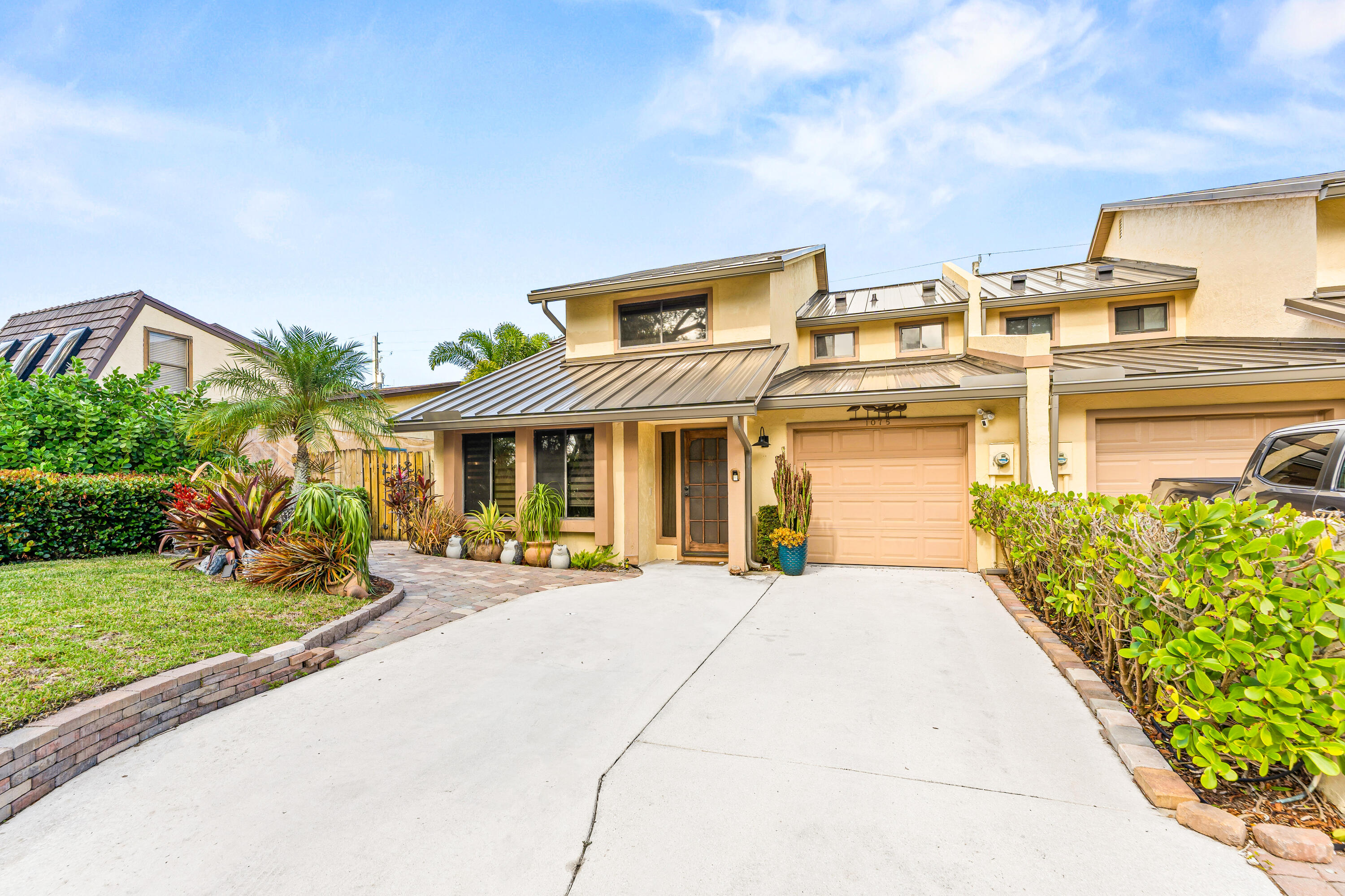 1075 Raintree Ln Palm Beach Gardens, FL 33410