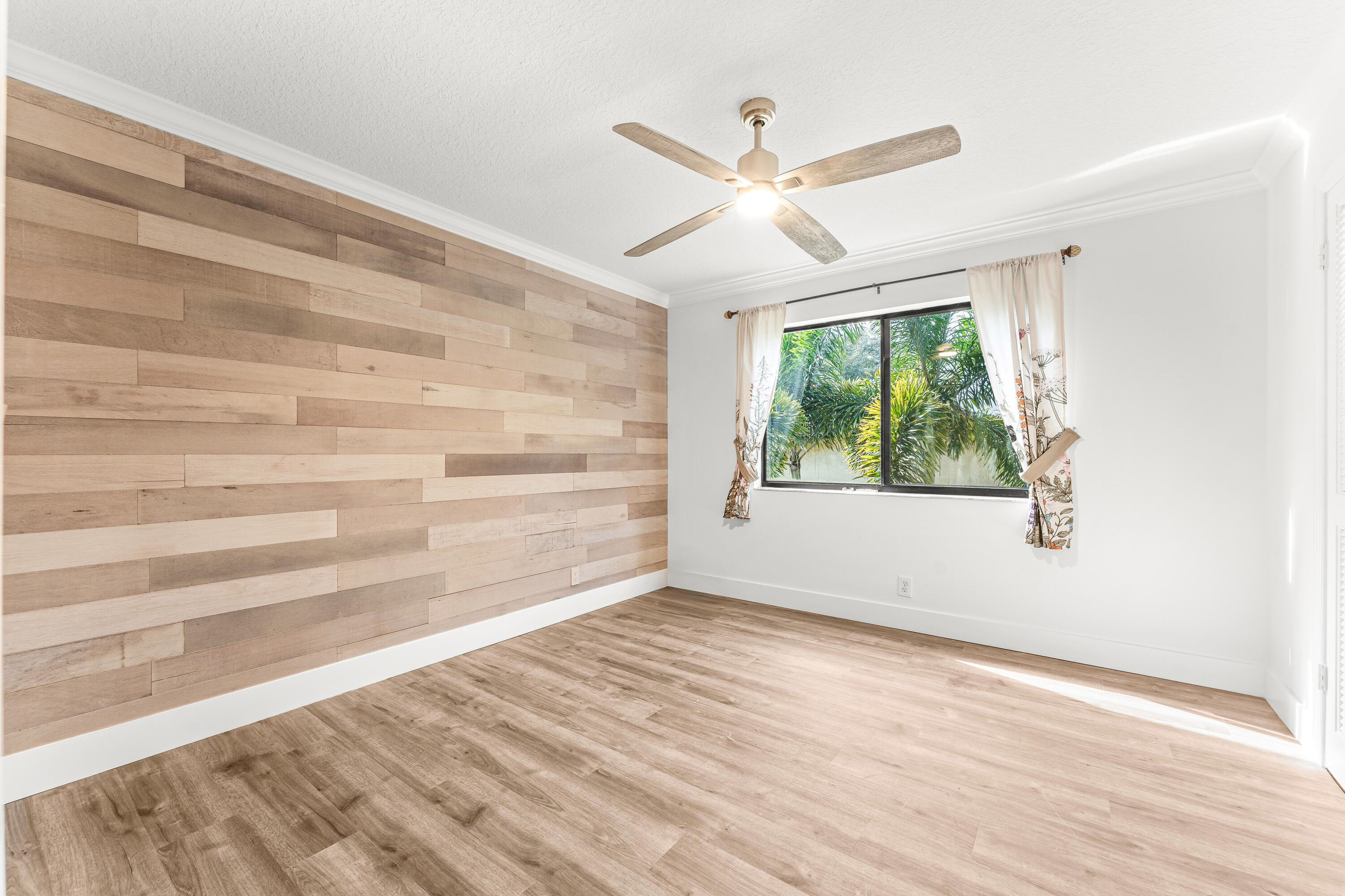 1075 Raintree Ln Palm Beach Gardens, FL 33410