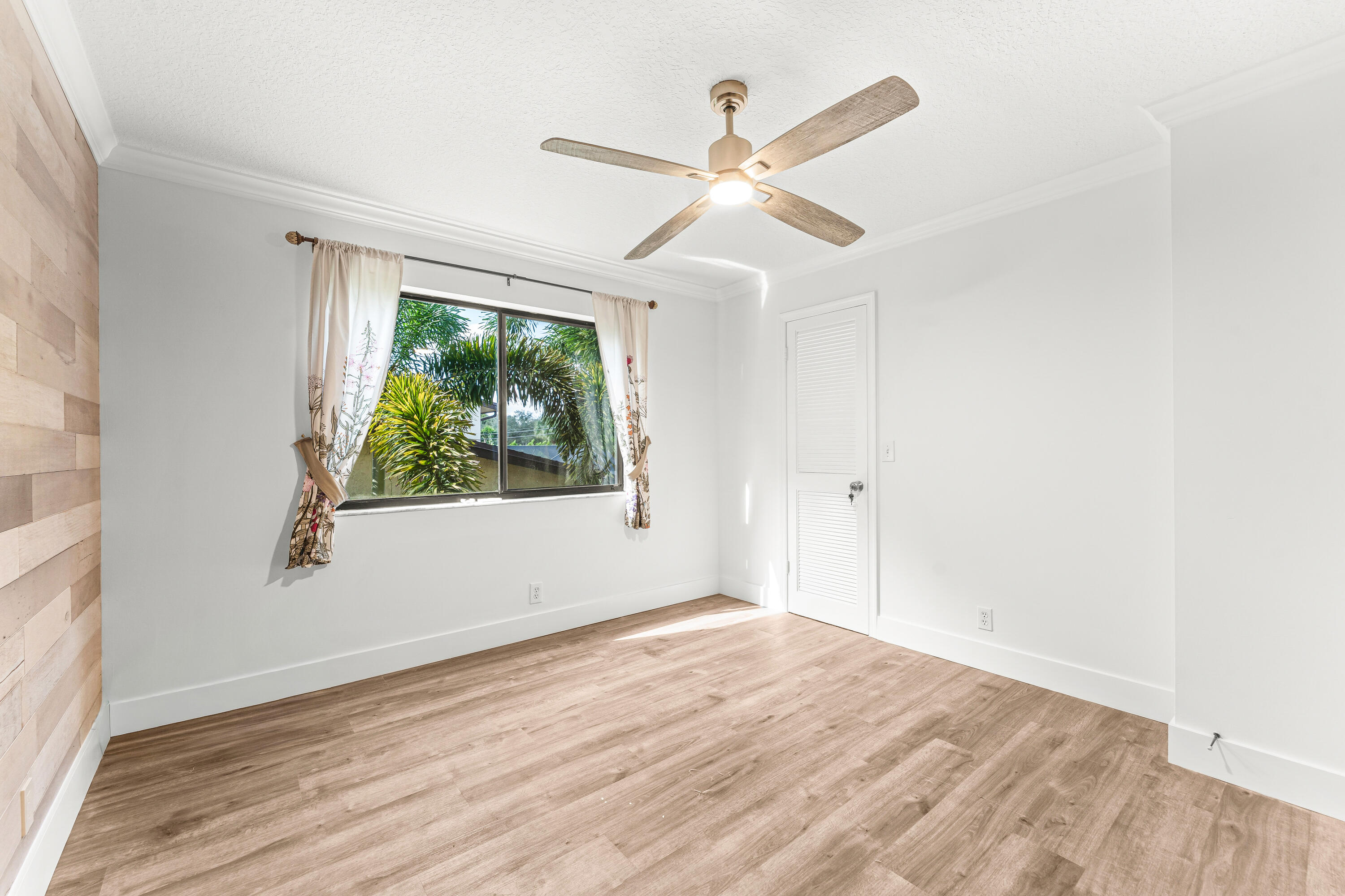 1075 Raintree Ln Palm Beach Gardens, FL 33410