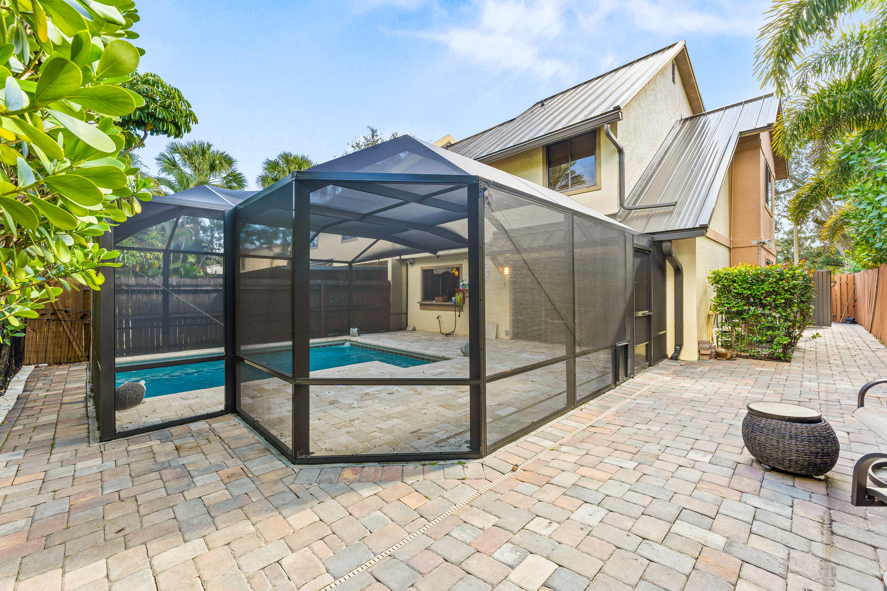 1075 Raintree Ln Palm Beach Gardens, FL 33410