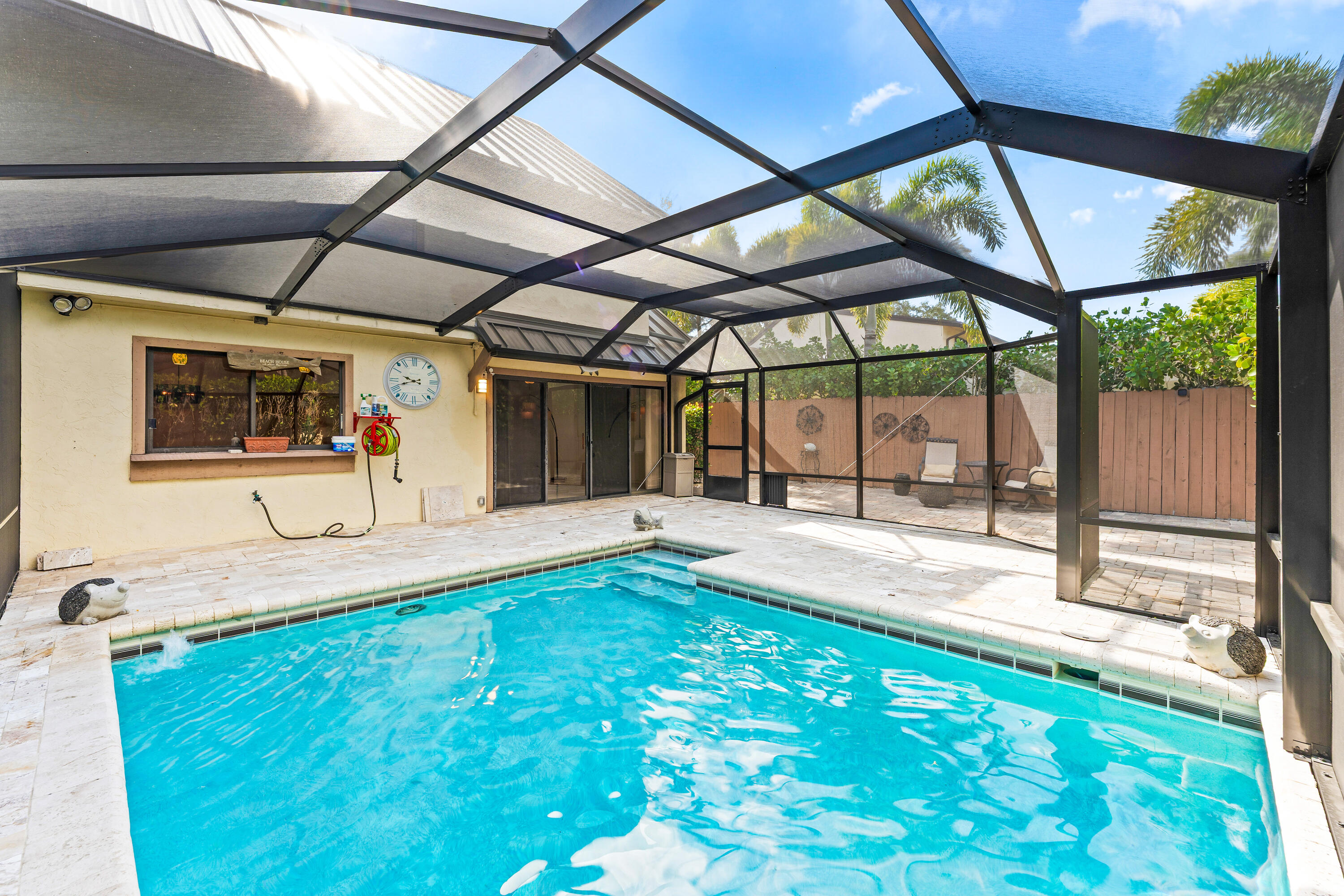 1075 Raintree Ln Palm Beach Gardens, FL 33410