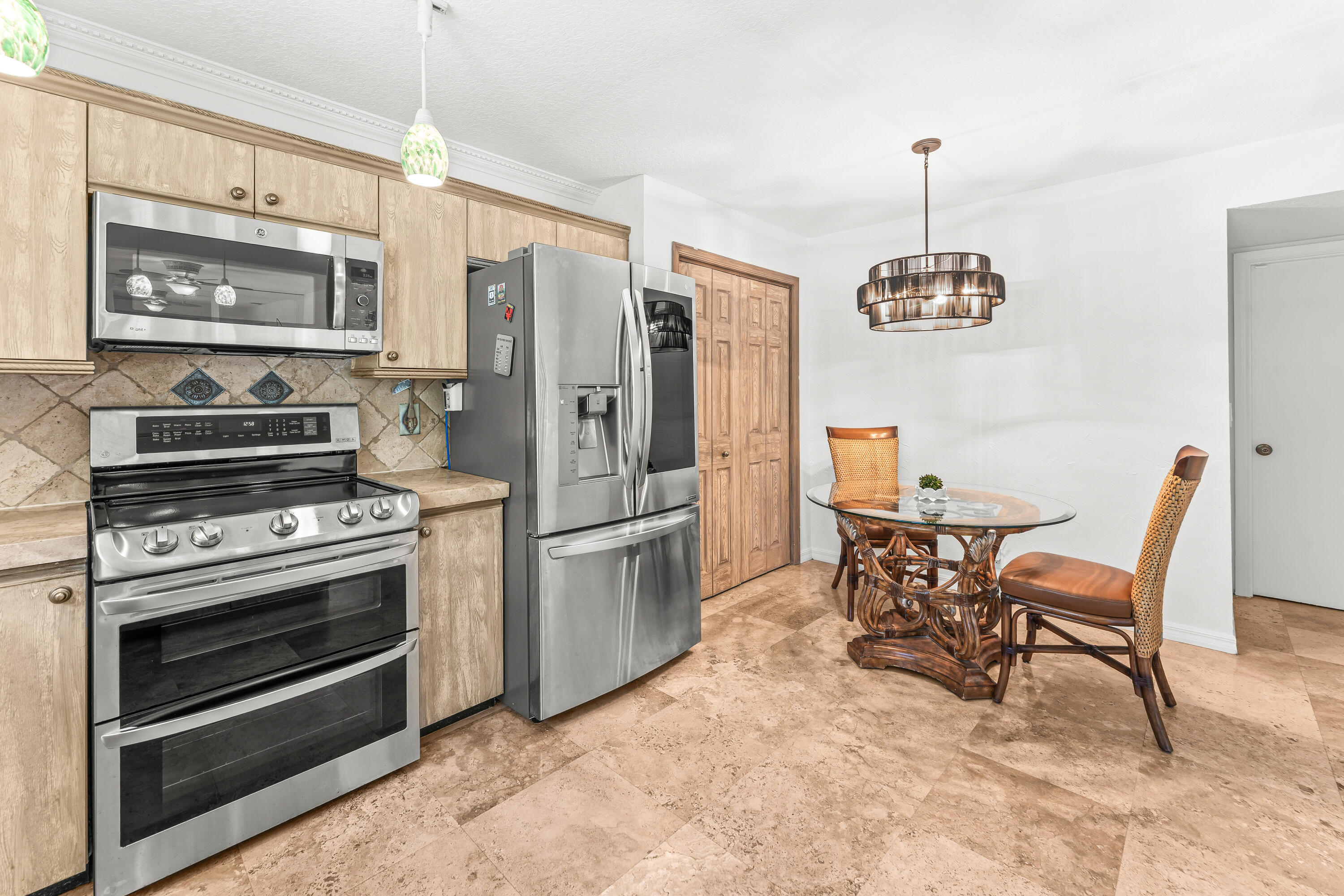 1075 Raintree Ln Palm Beach Gardens, FL 33410