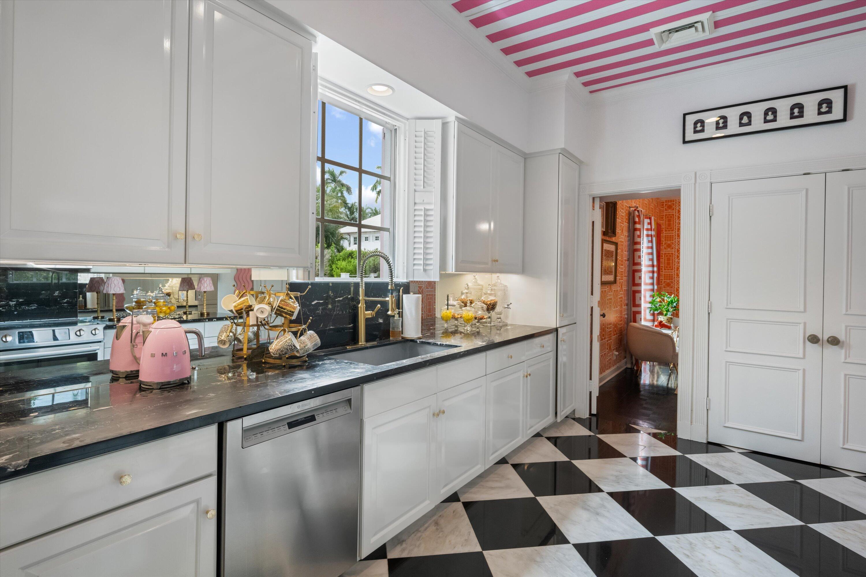 201 Bahama Palm Beach, FL 33480