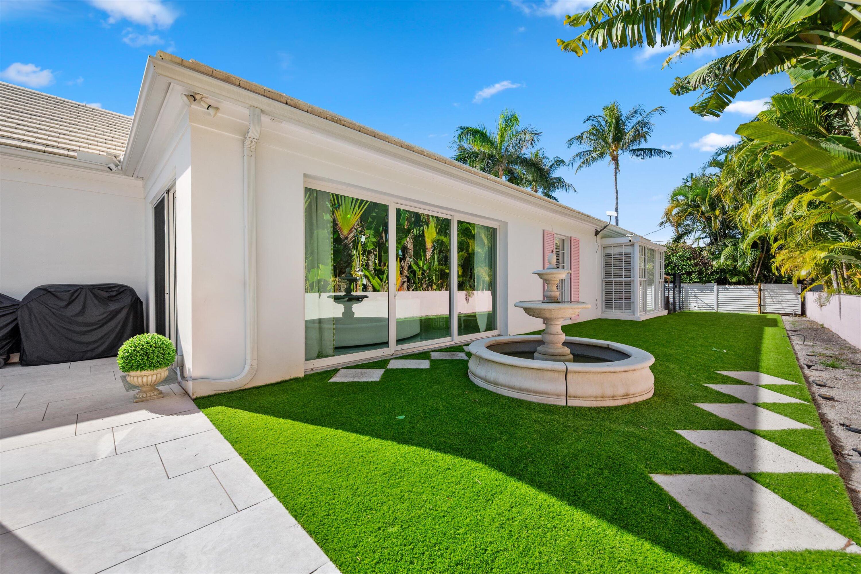 201 Bahama Palm Beach, FL 33480