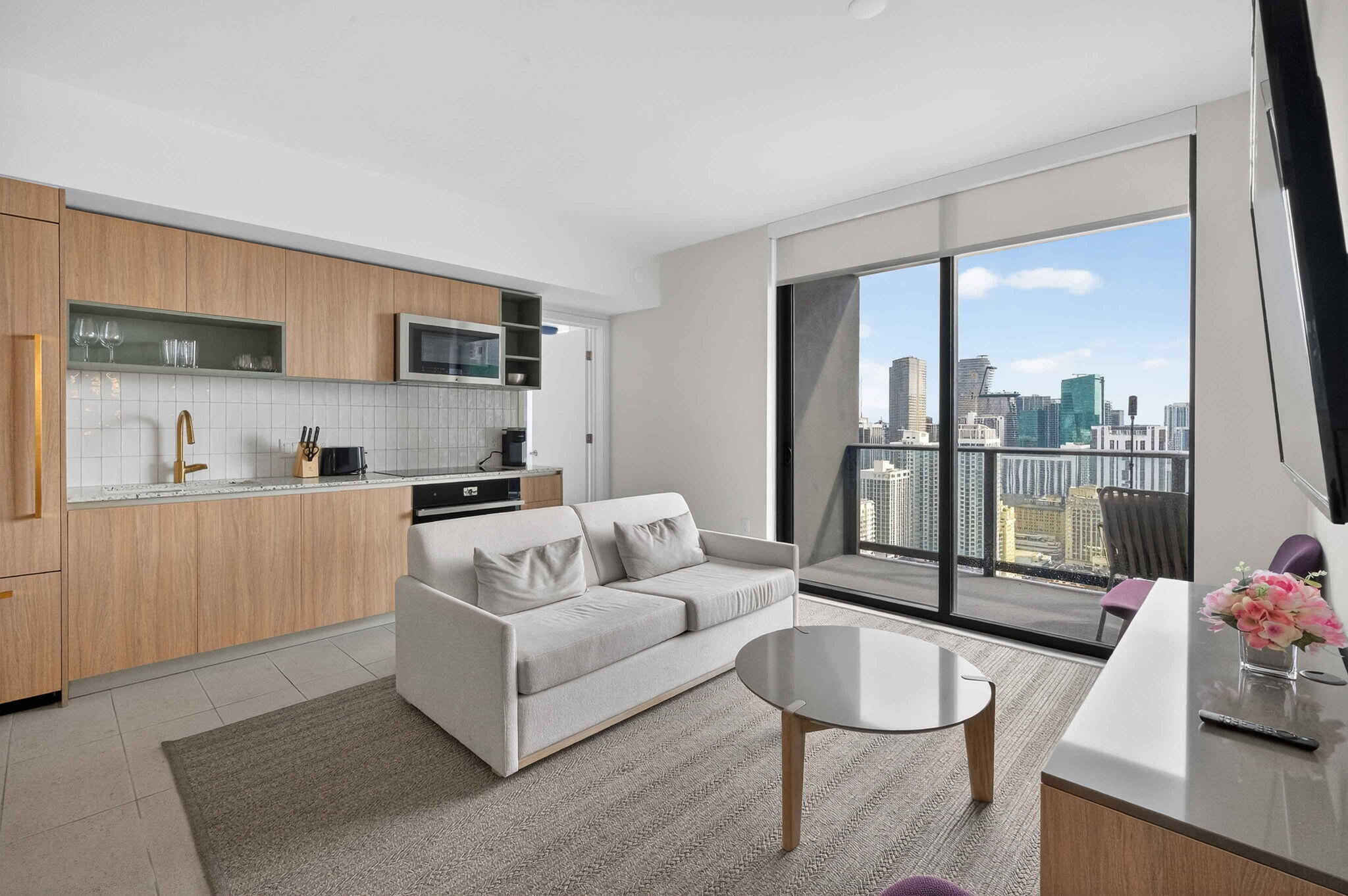 159 NE 6th #3905 Miami, FL 33132