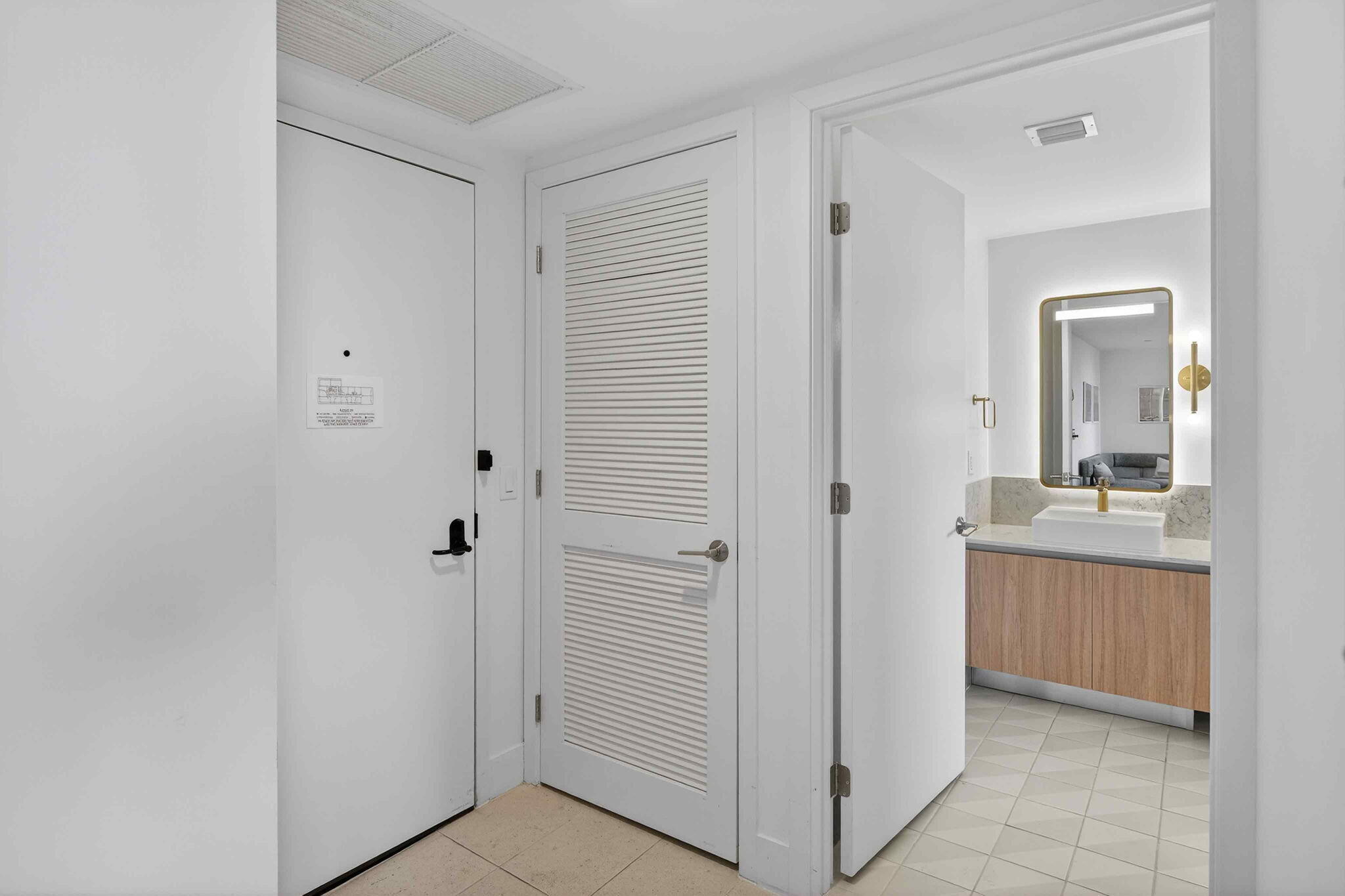 159 NE 6th #3905 Miami, FL 33132