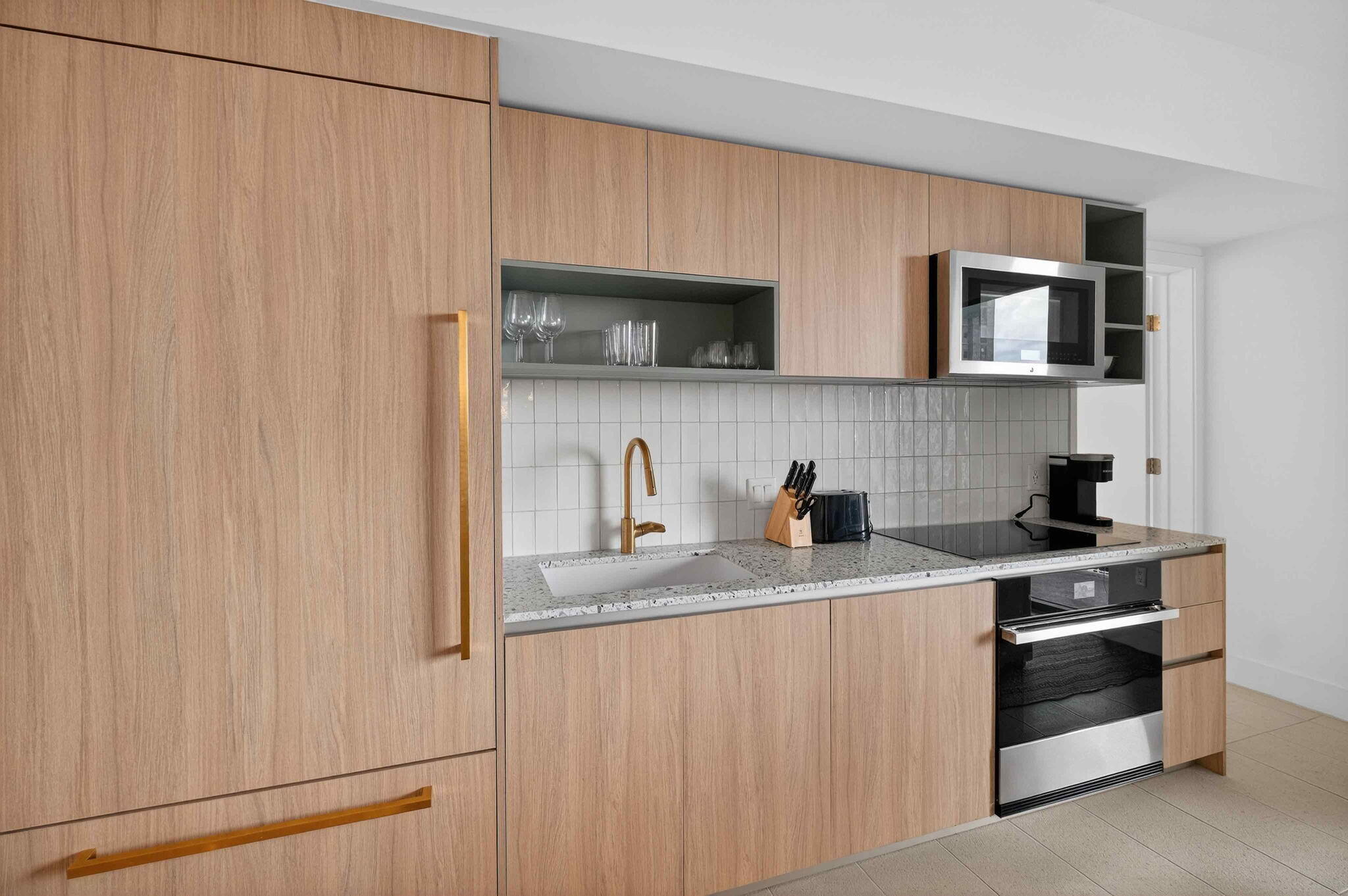 159 NE 6th #3905 Miami, FL 33132