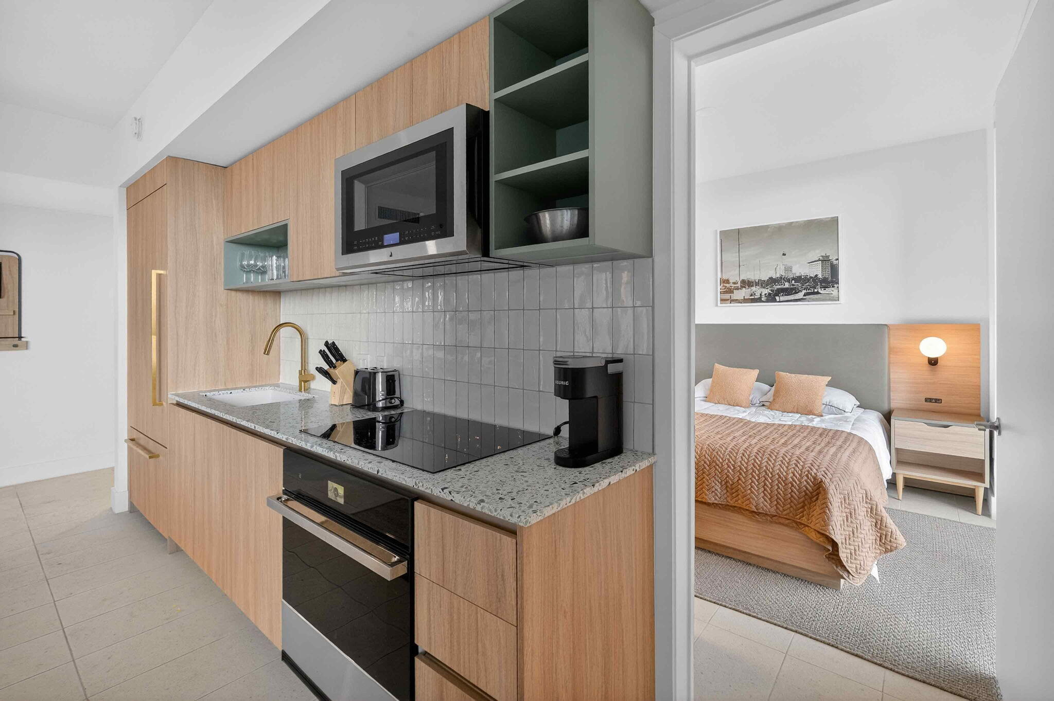 159 NE 6th #3905 Miami, FL 33132