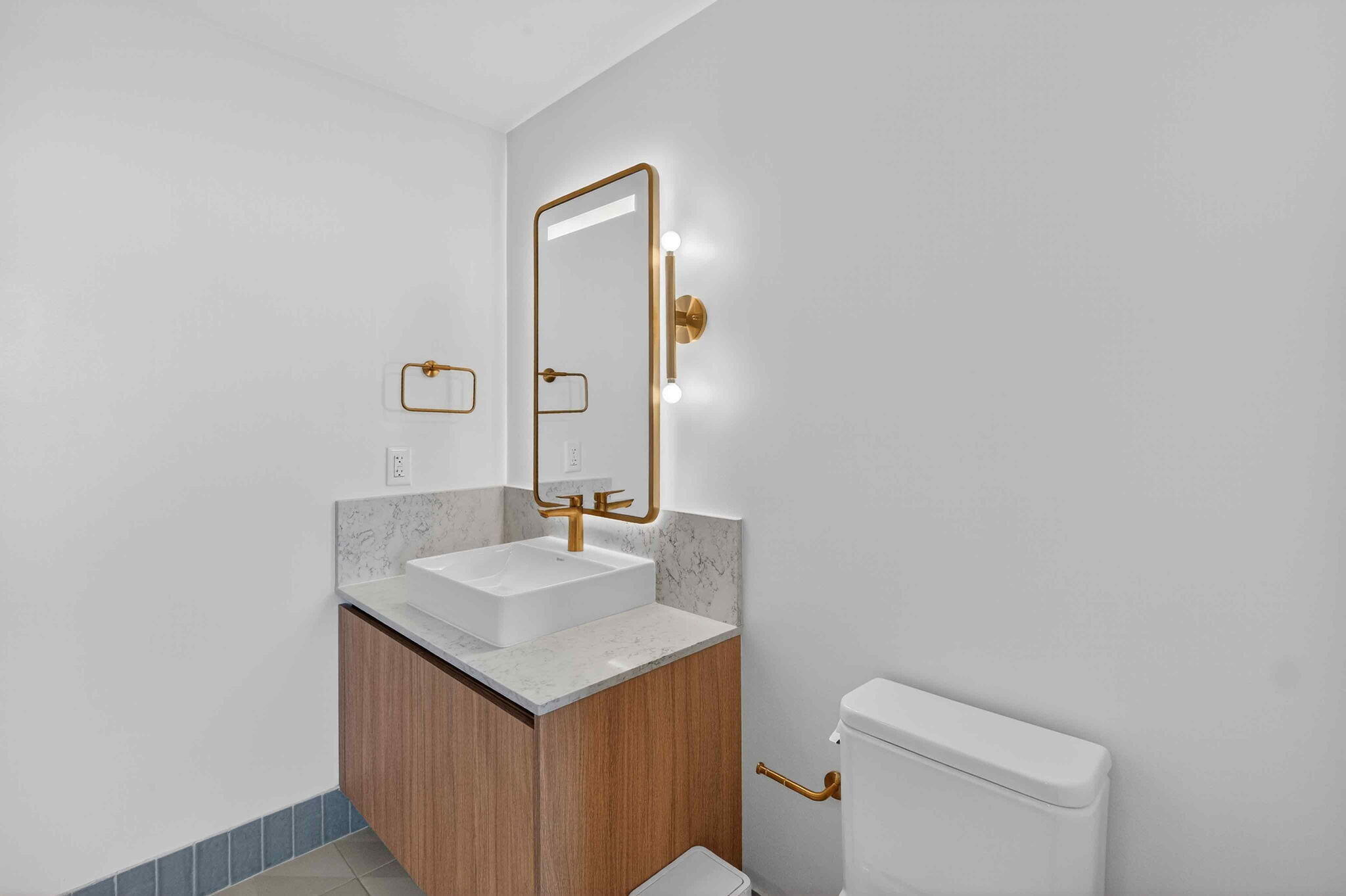 159 NE 6th #3905 Miami, FL 33132