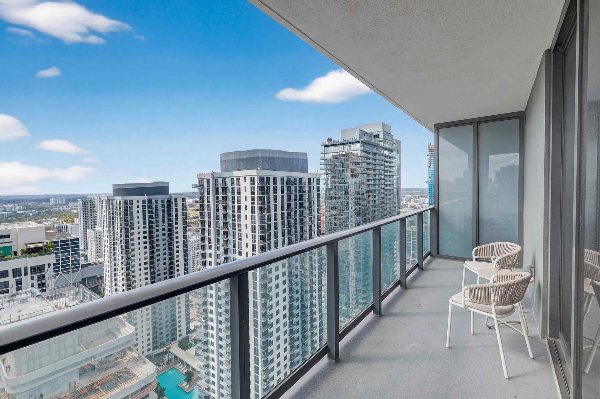 159 NE 6th #3905 Miami, FL 33132