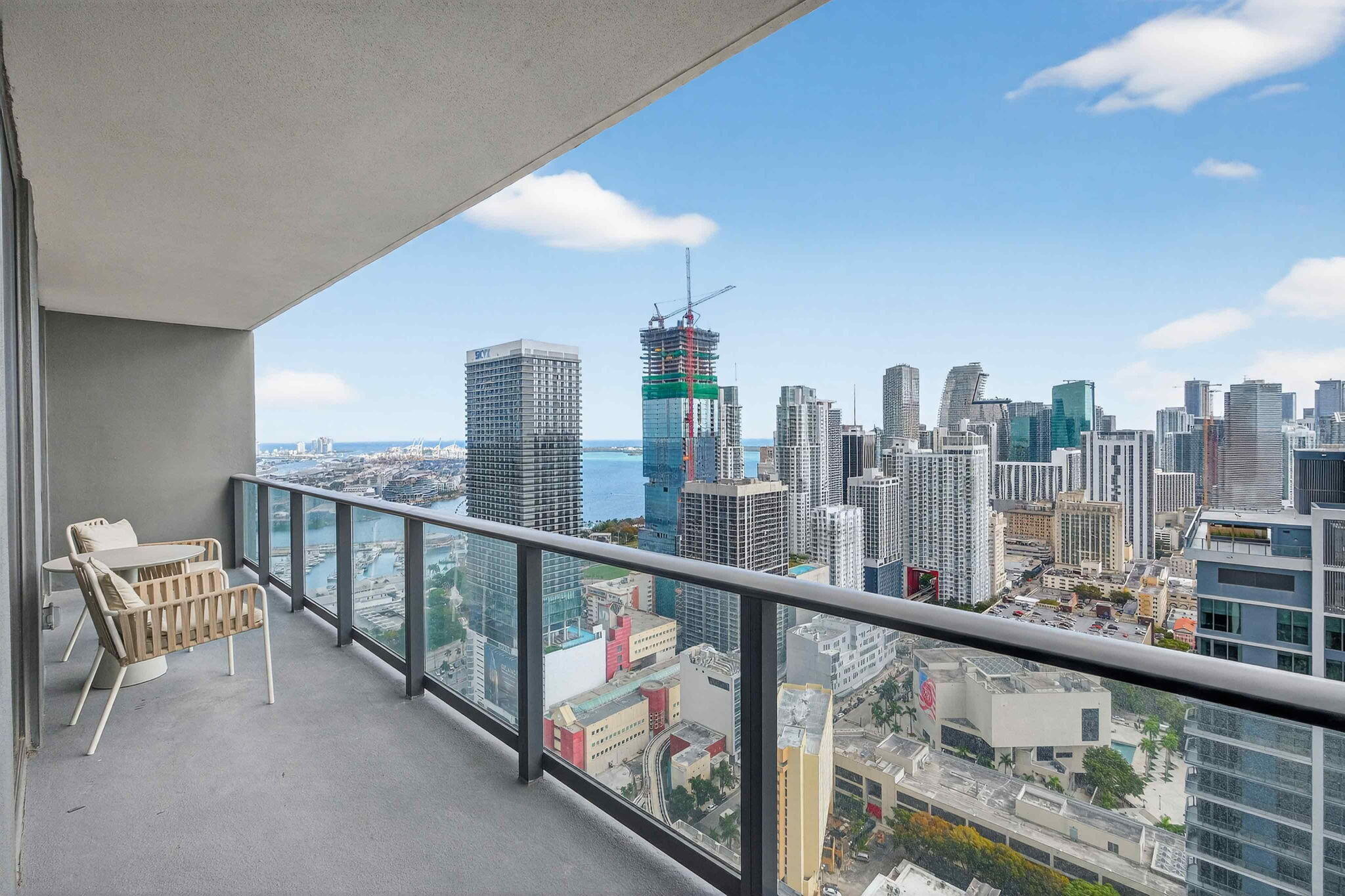 159 NE 6th #3905 Miami, FL 33132