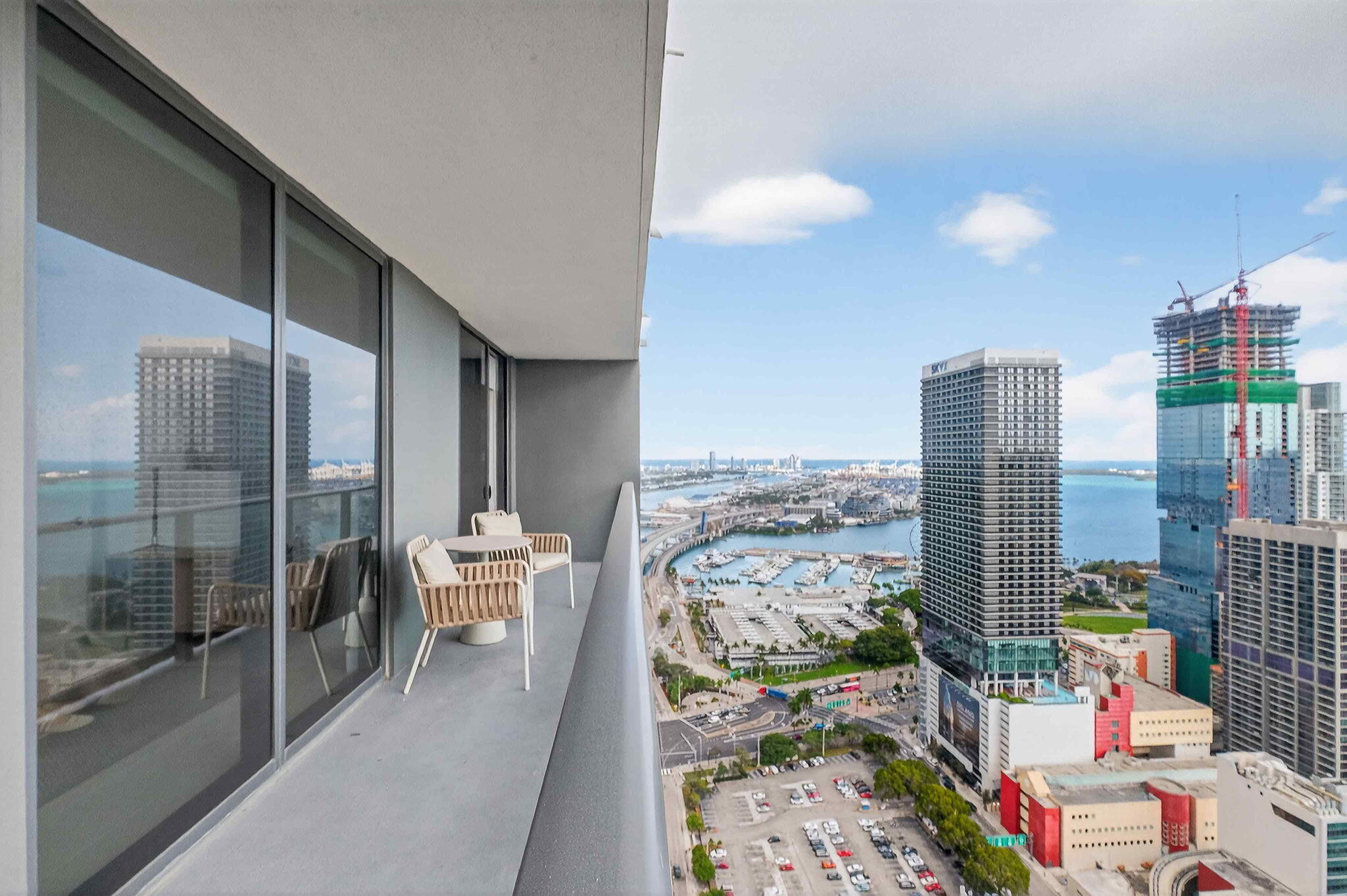 159 NE 6th #3905 Miami, FL 33132