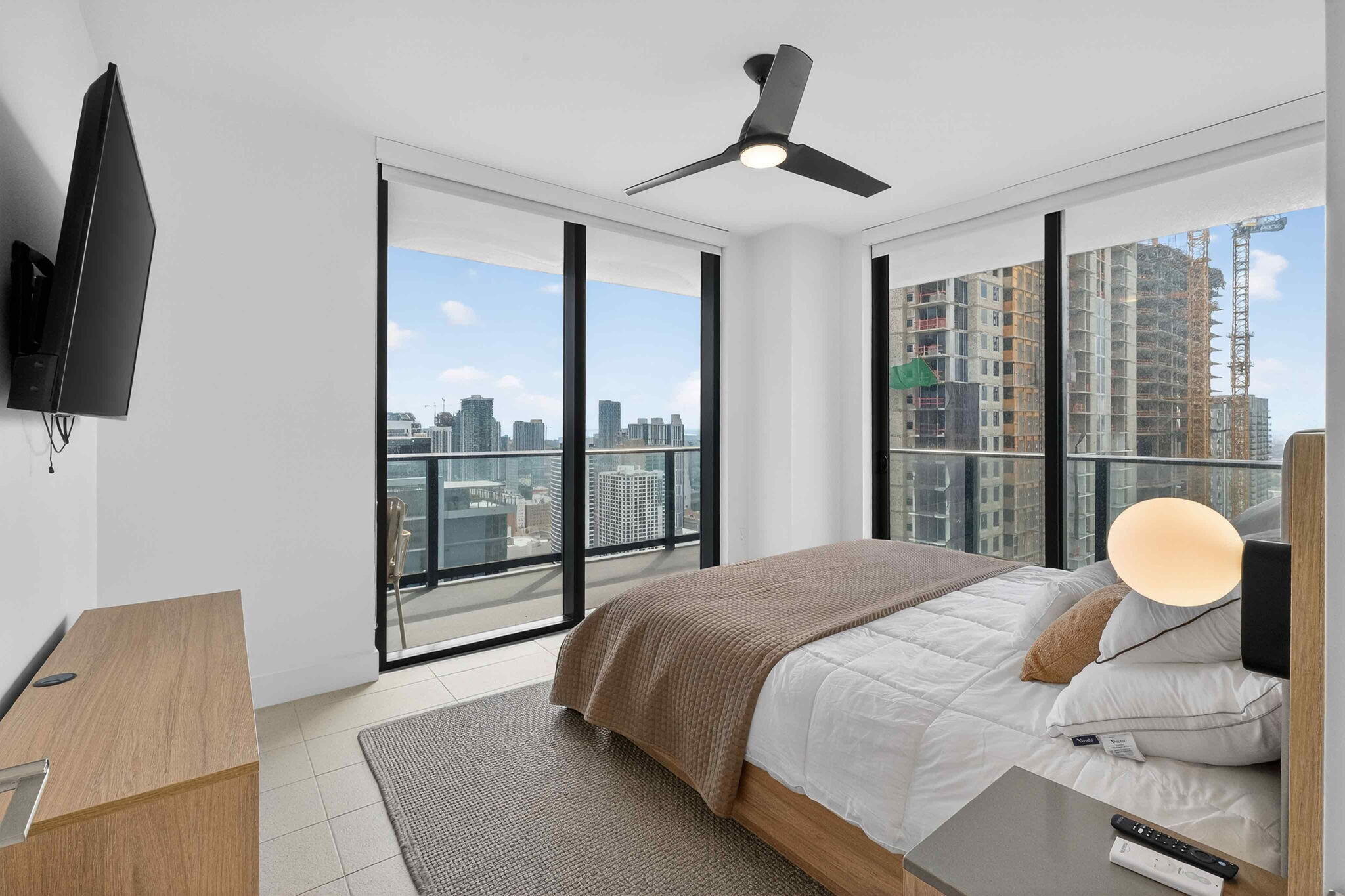 159 NE 6th #3905 Miami, FL 33132