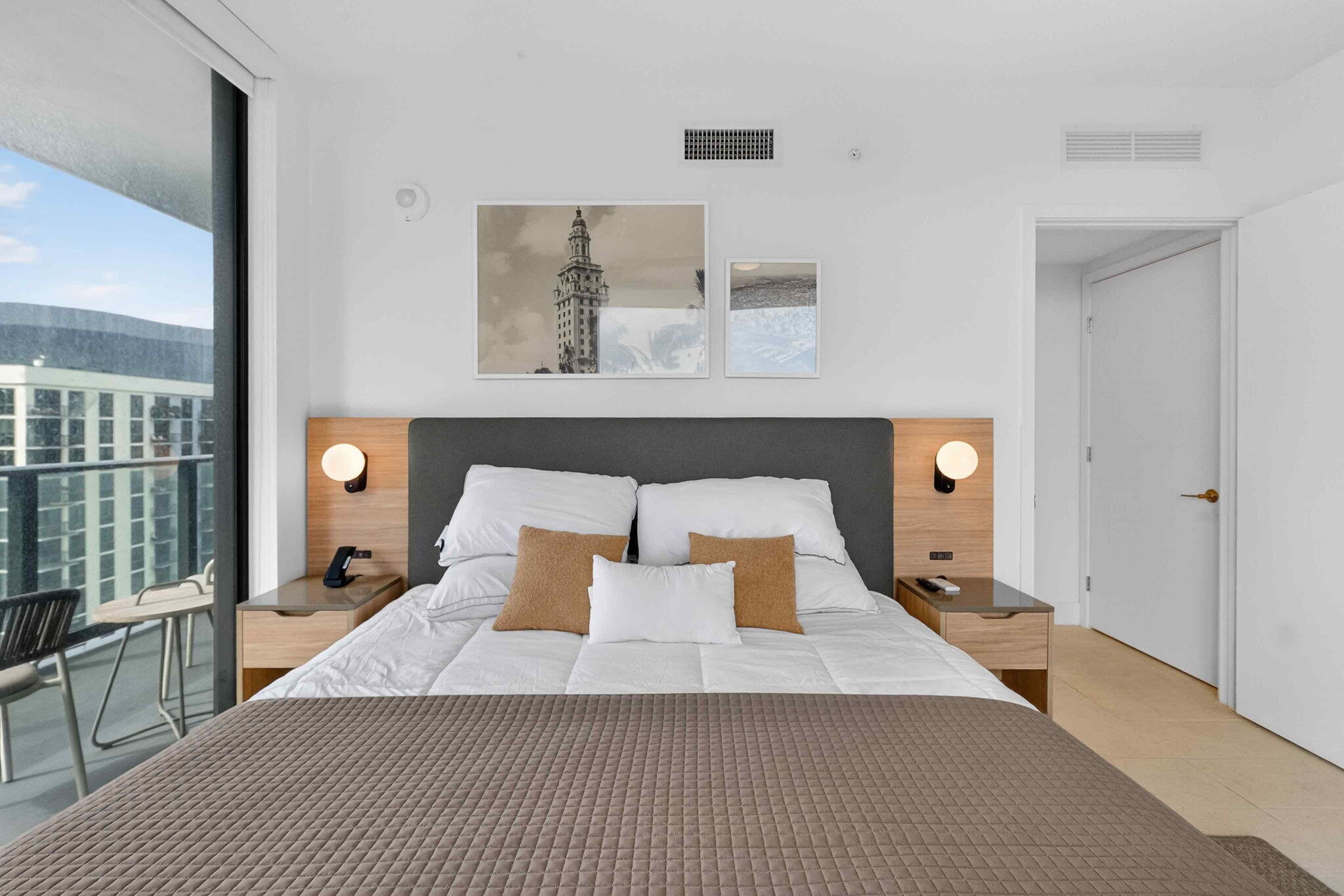 159 NE 6th #3905 Miami, FL 33132