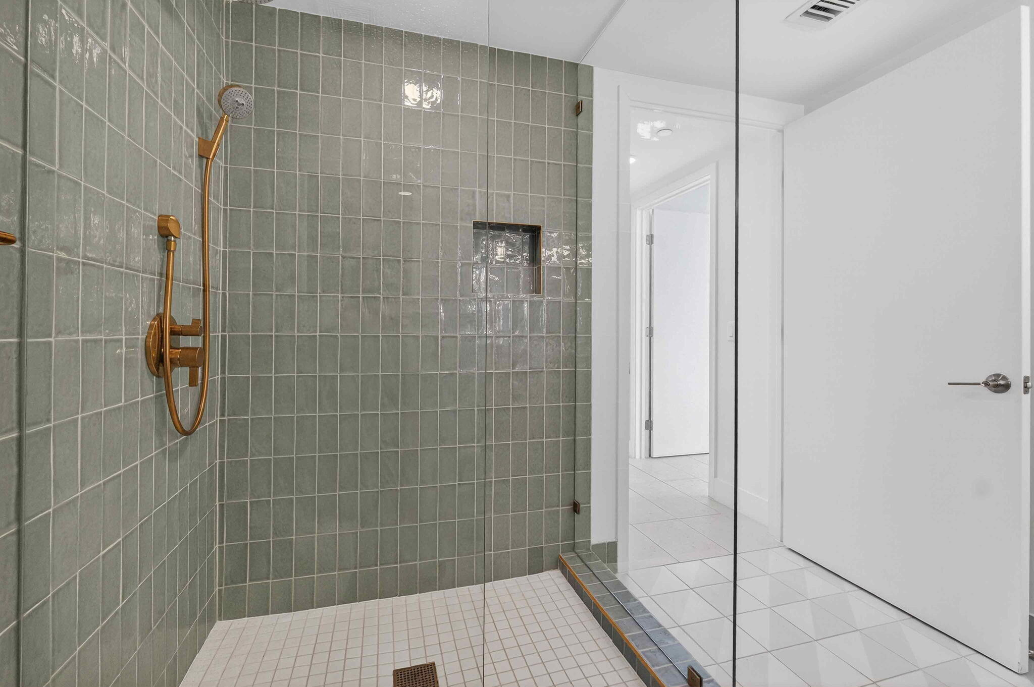 159 NE 6th #3905 Miami, FL 33132