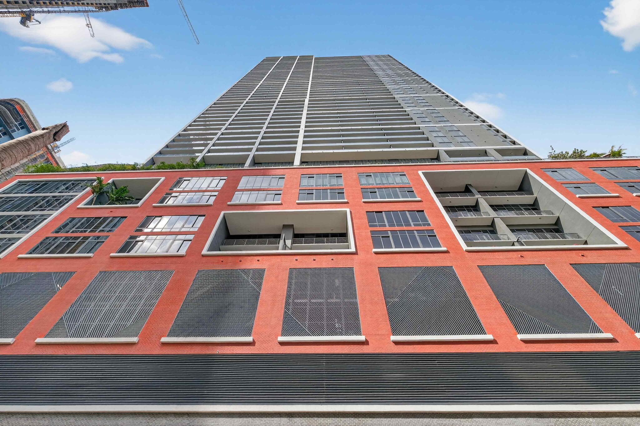 159 NE 6th #3905 Miami, FL 33132