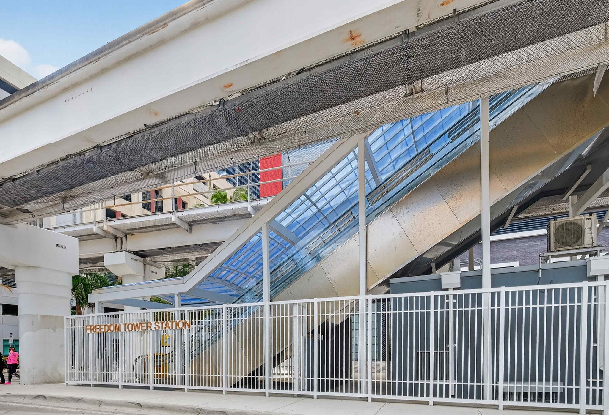 159 NE 6th #3905 Miami, FL 33132