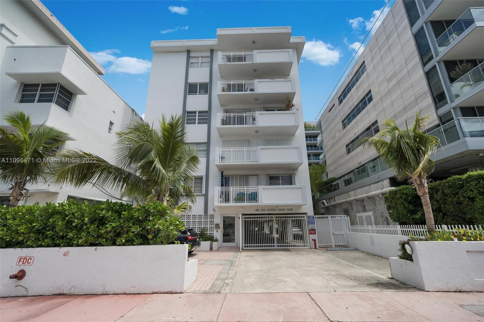 325 Ocean Dr #401