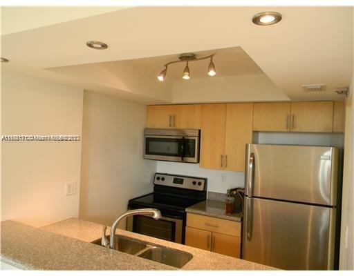 image Madison Downtown condo0