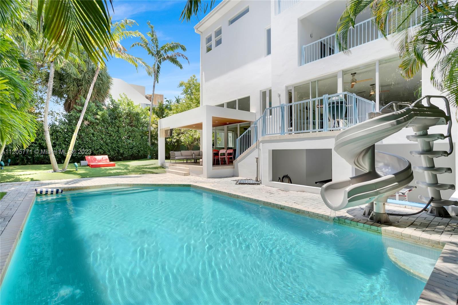 475 Harbor Dr