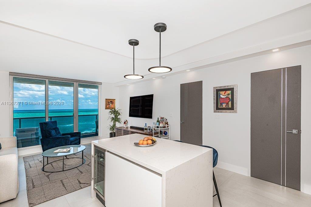 2301 Collins Ave #1440