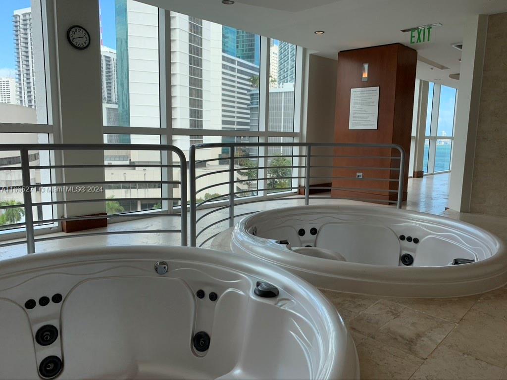 image Brickell on the River North12