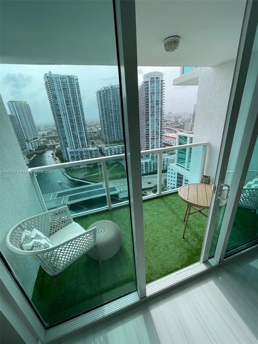 image Brickell on the River North4
