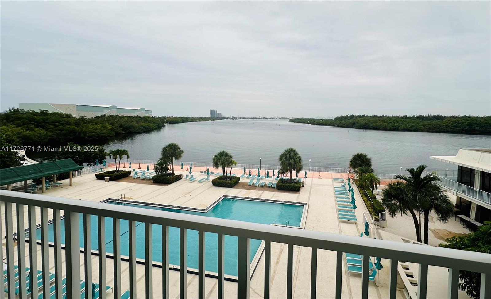 image Arlen House Condo2